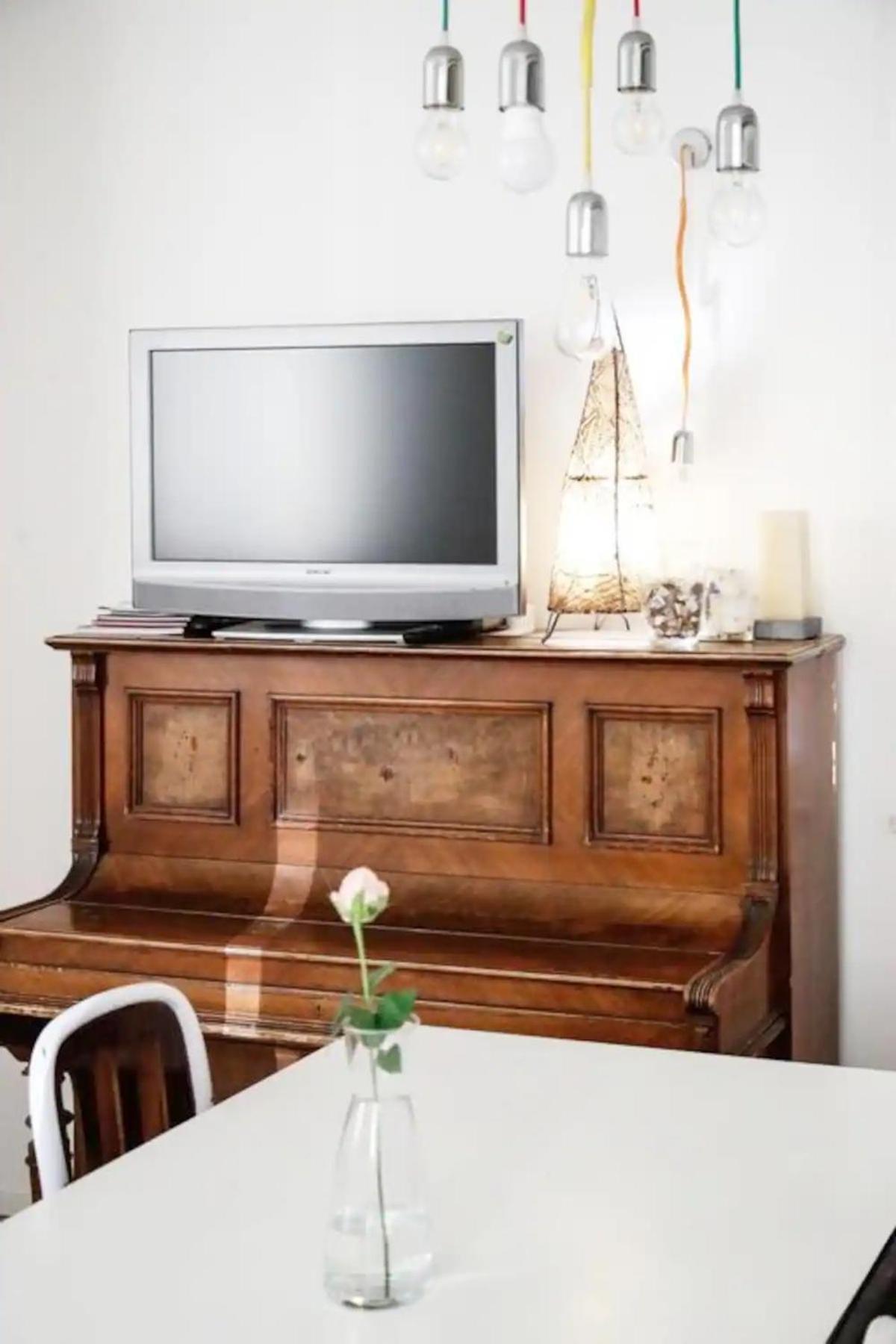 Yr - Station Apartment