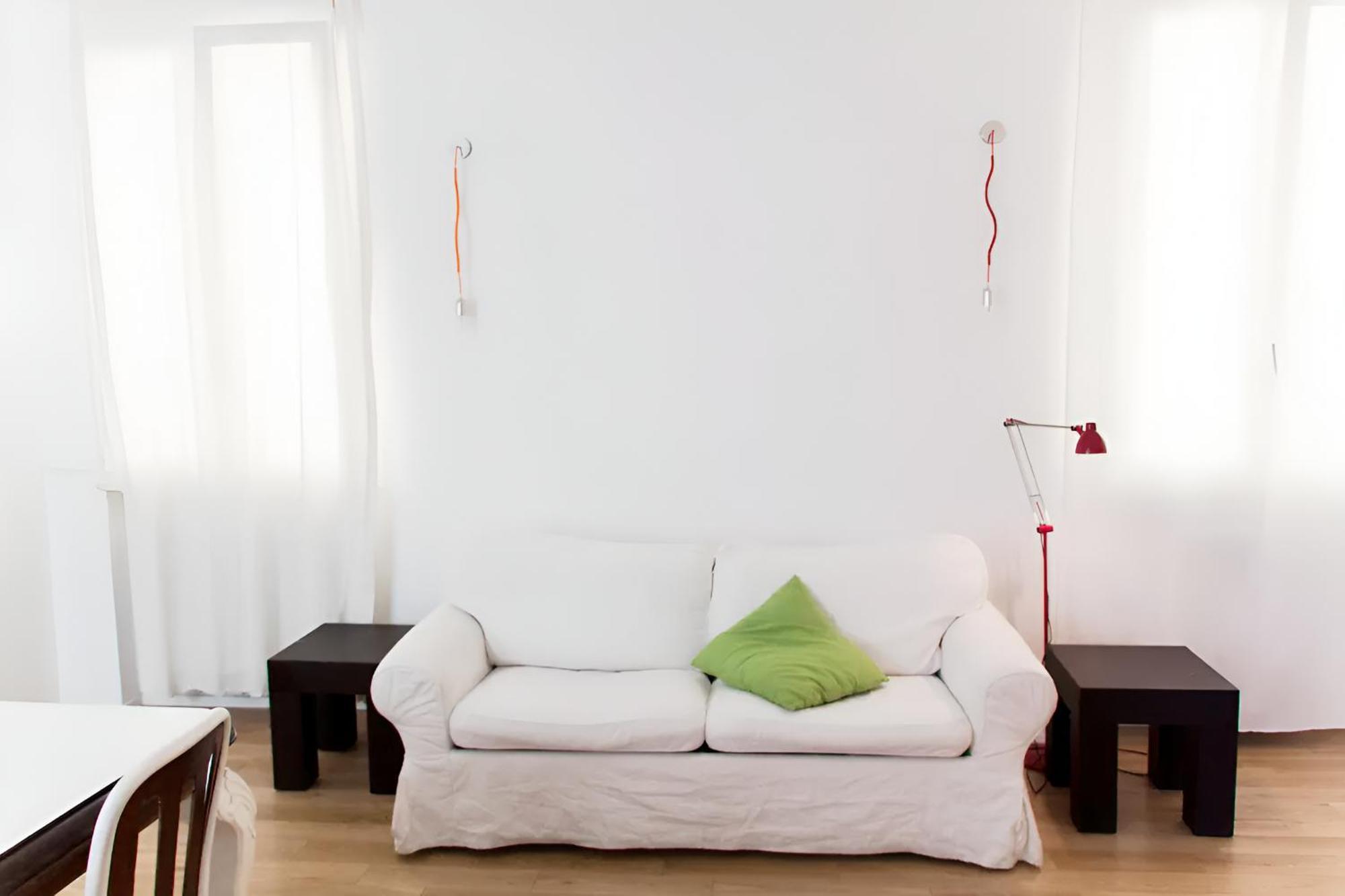 Apartment Yr - Station *