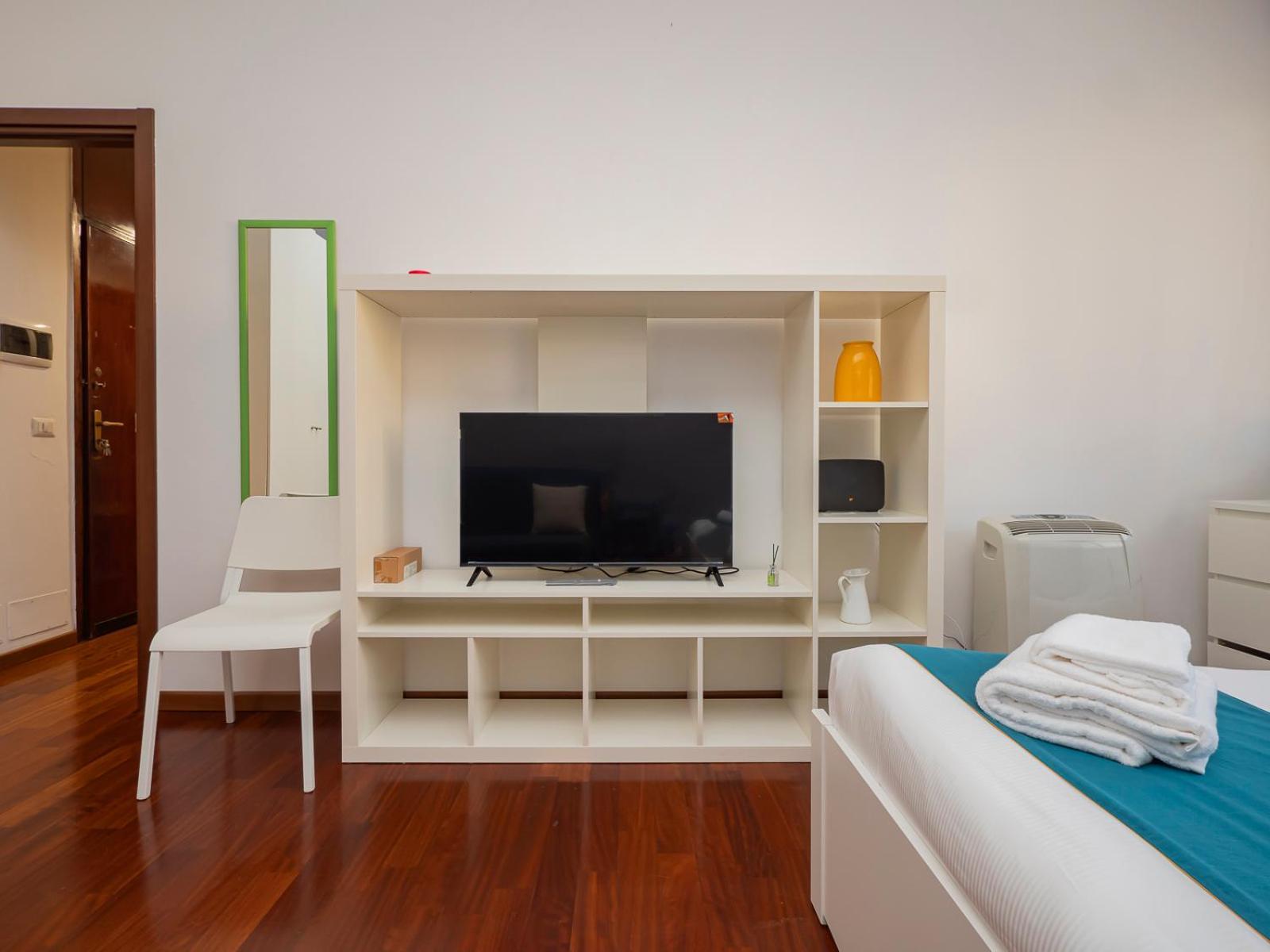 Xenia - Renovated Two-room In Fiera Area * Milano