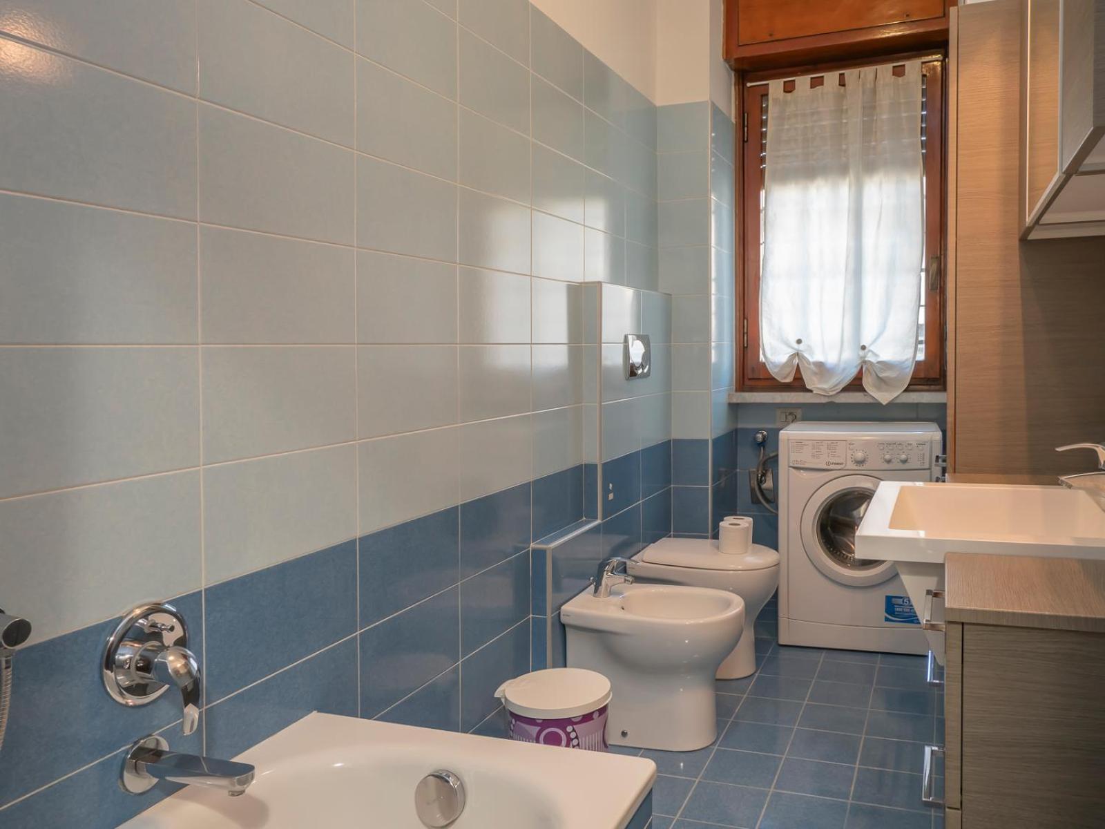 Xenia - Renovated Two-room In Fiera Area Milano