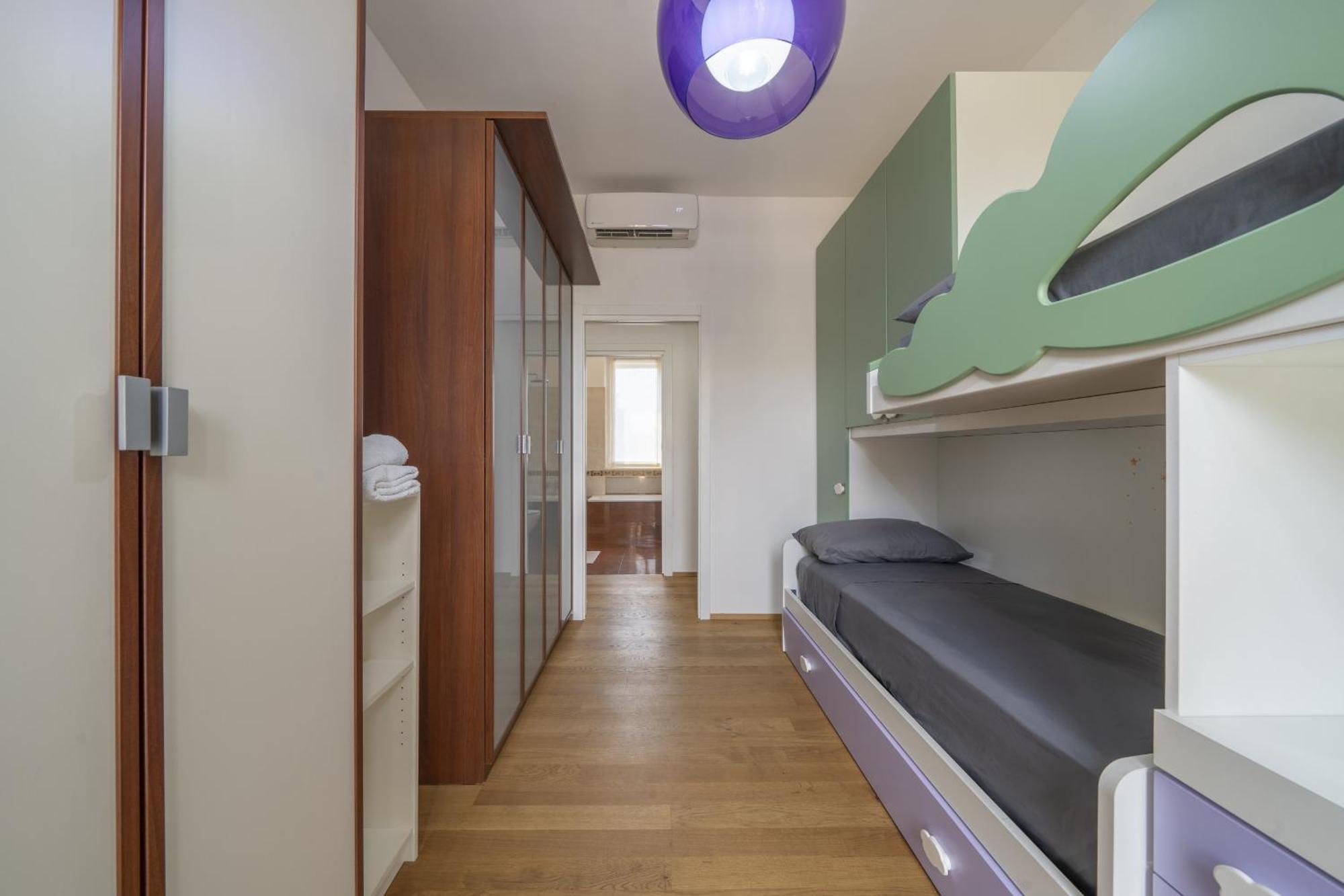 Glamorous Terrace Excl 3bdr A 300mt Da Apartment *