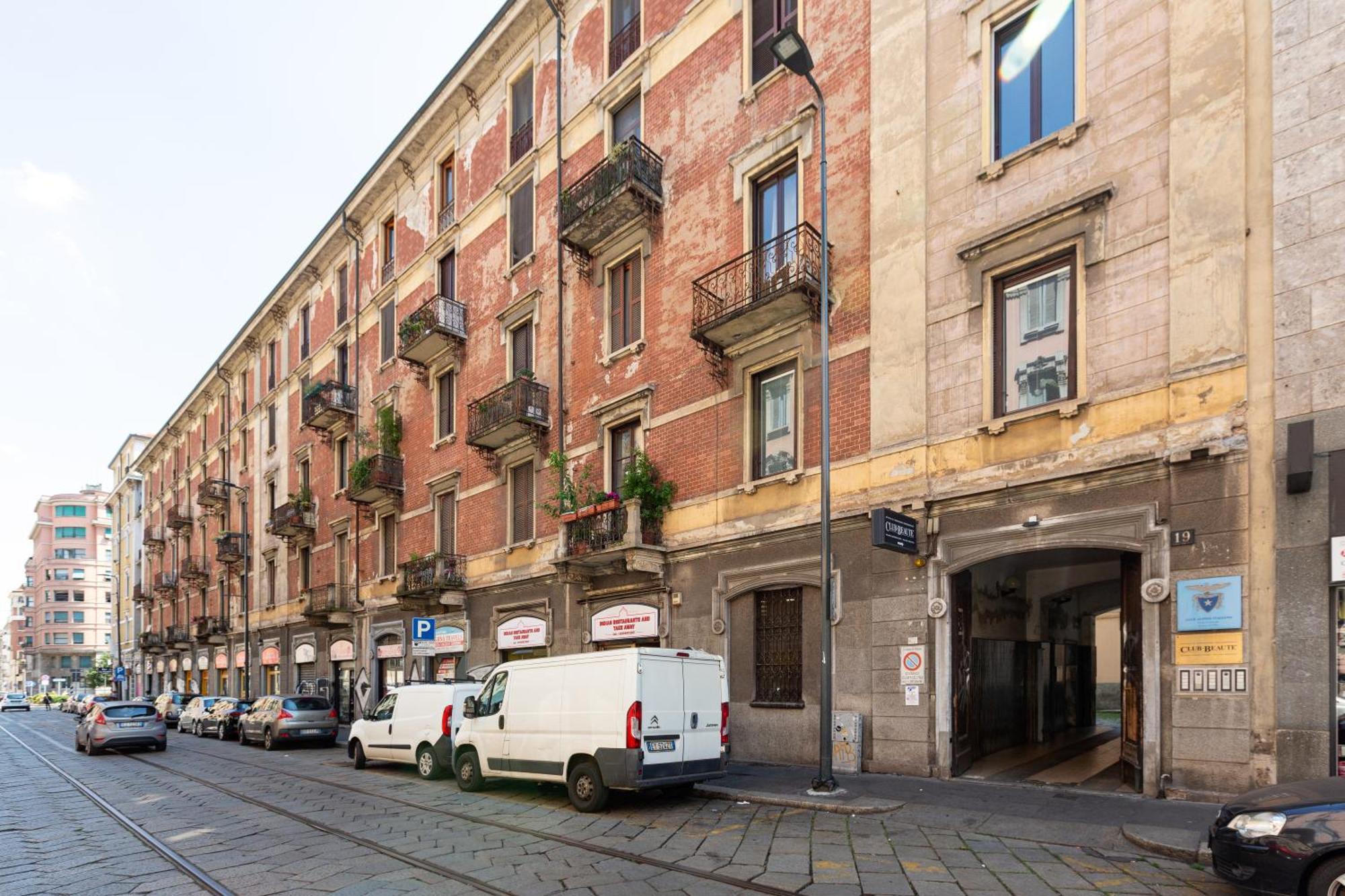 Turquoise Mini Flat Near Fs Milano