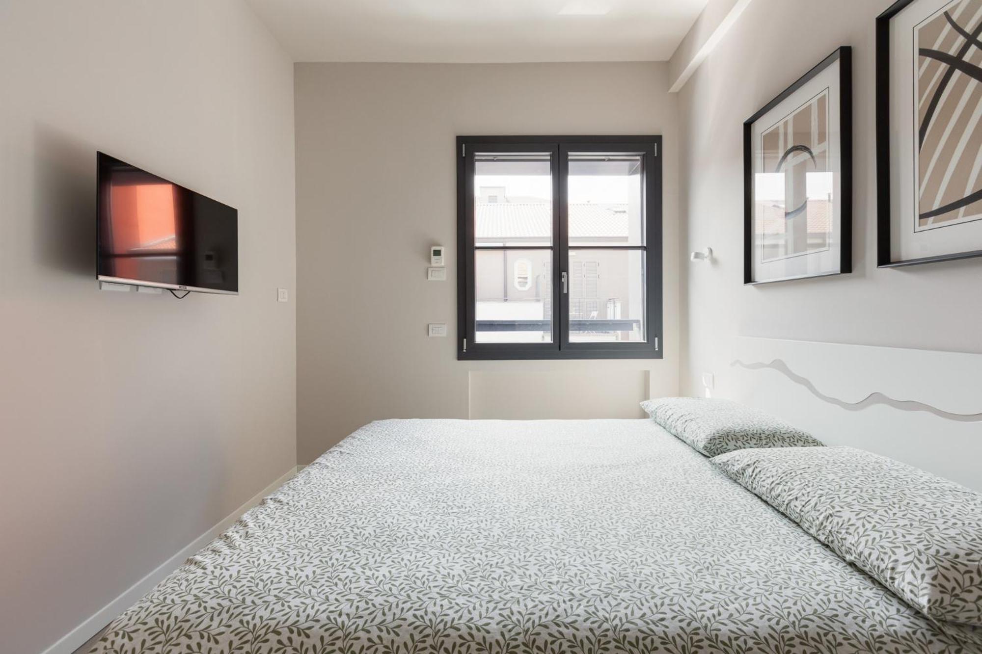 Superior With Veranda And Shared Swimming Pool Appartamento Milano