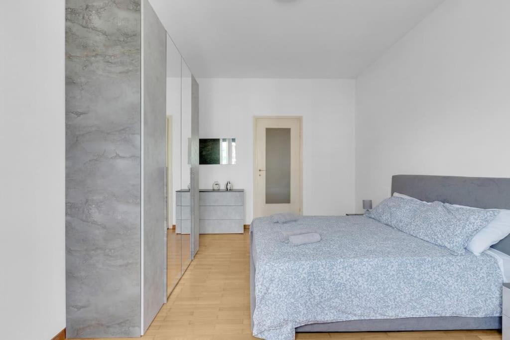 Apartment Ca17 -centrale-duomo -central Maxi -