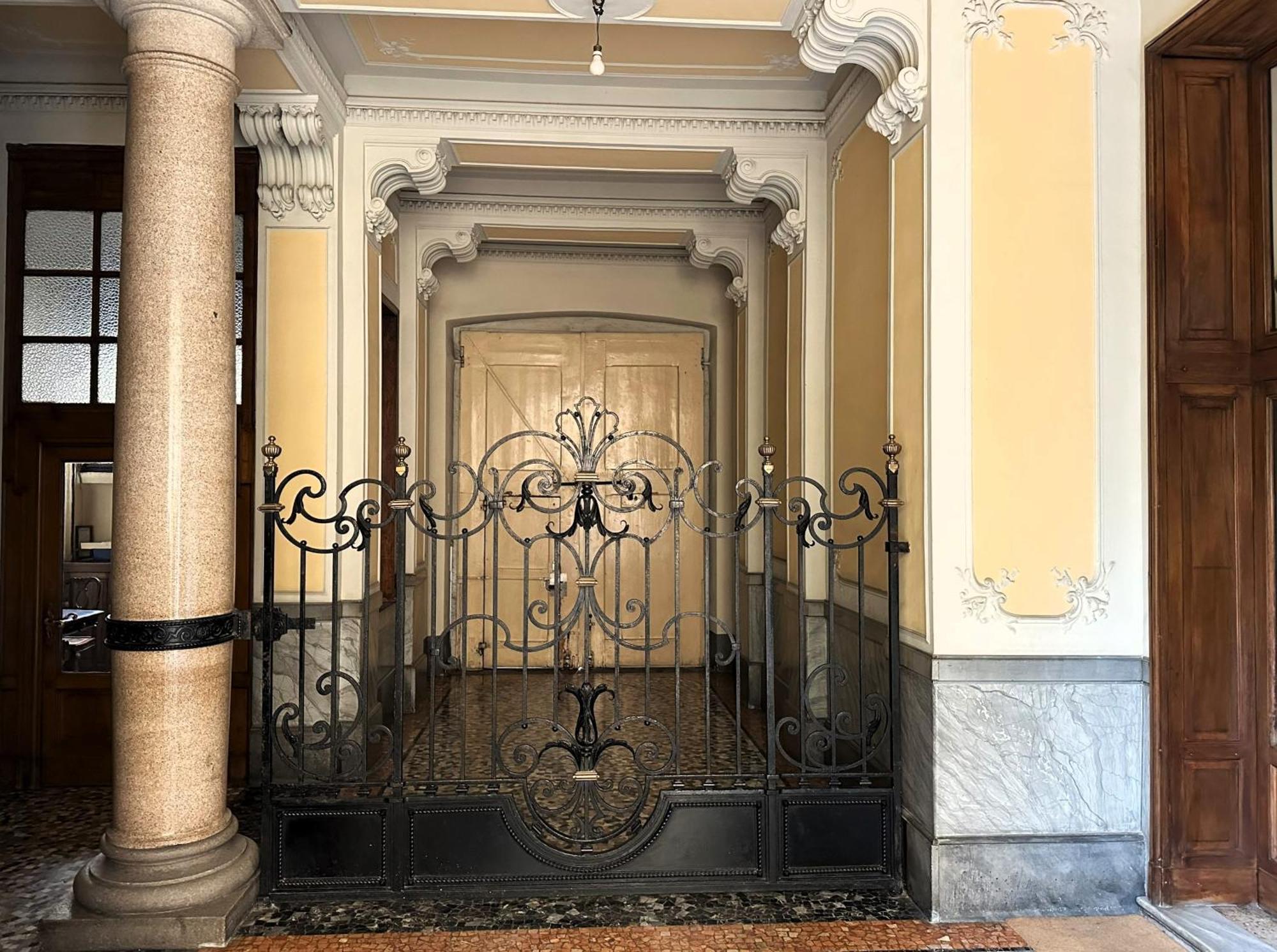 In Historic Building- Porta Venezia Lejlighed