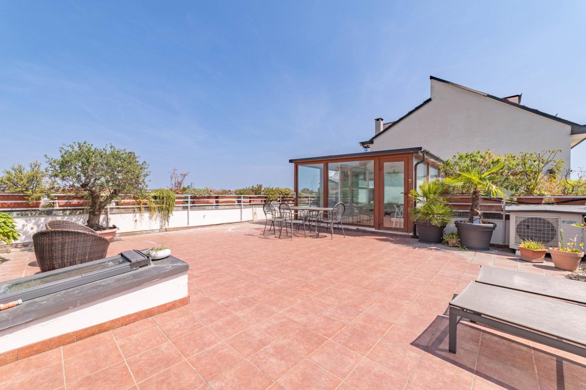 Lejlighed 10' Navigli, Penthouse With Panoramic View *