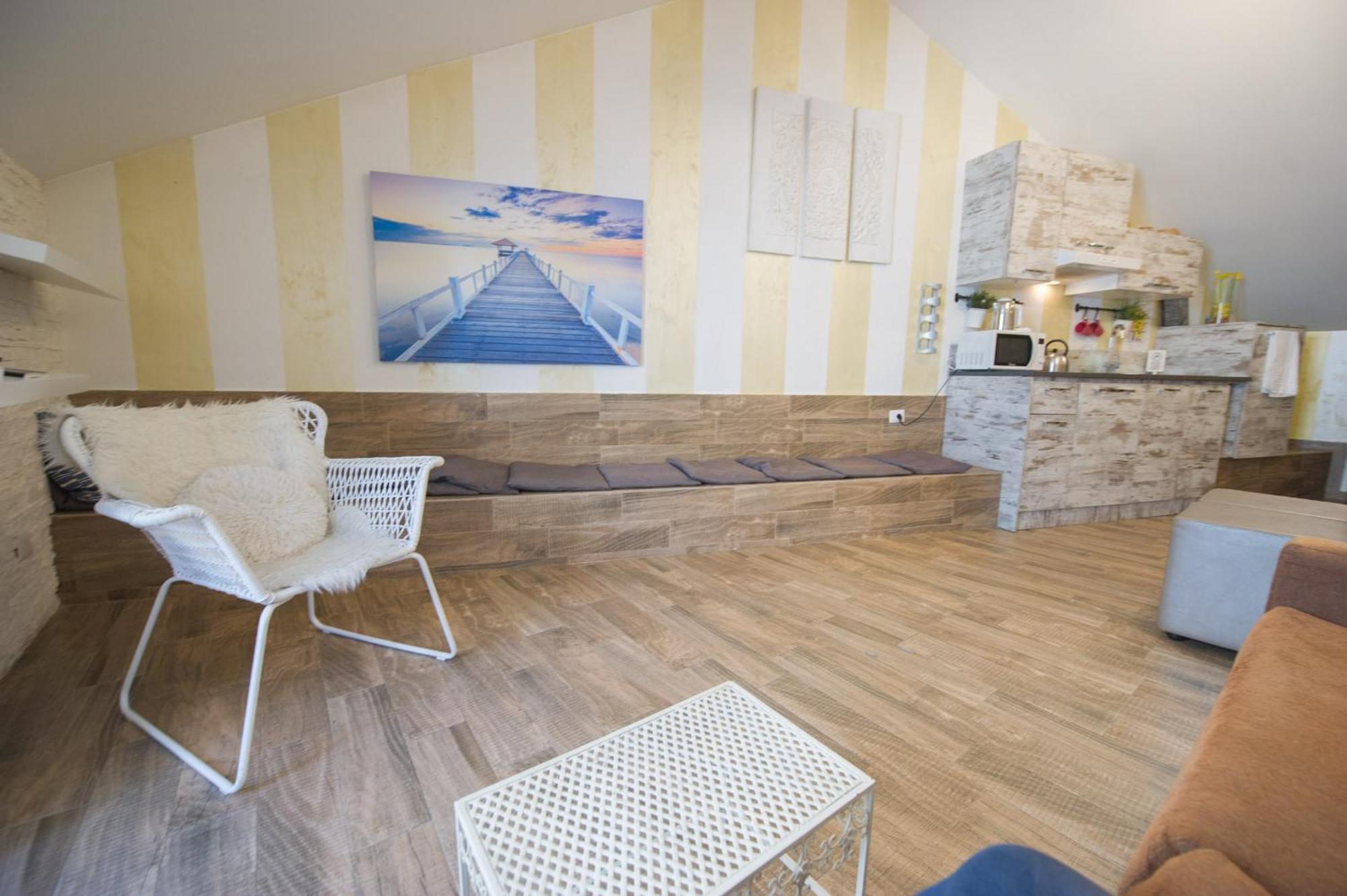 Appartement Amazing Attic Max 10 People With Parking & Wifi, Near To 3 Tram Lines And To The Metro - Well Connected To Airports And To The Train Station Milaan
