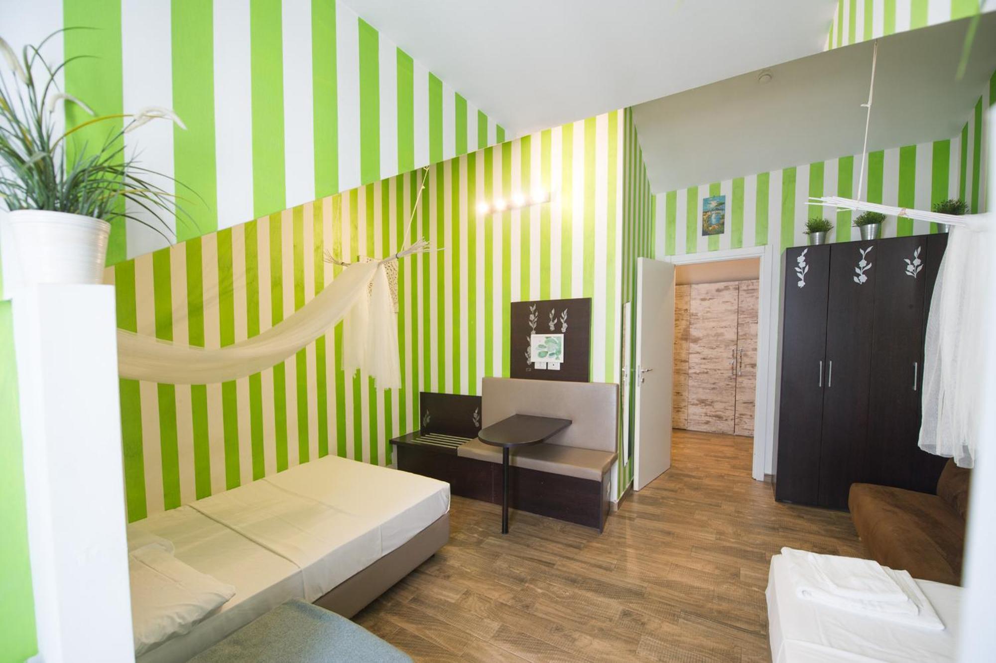 Appartement Amazing Attic Max 10 People With Parking & Wifi, Near To 3 Tram Lines And To The Metro - Well Connected To Airports And To The Train Station