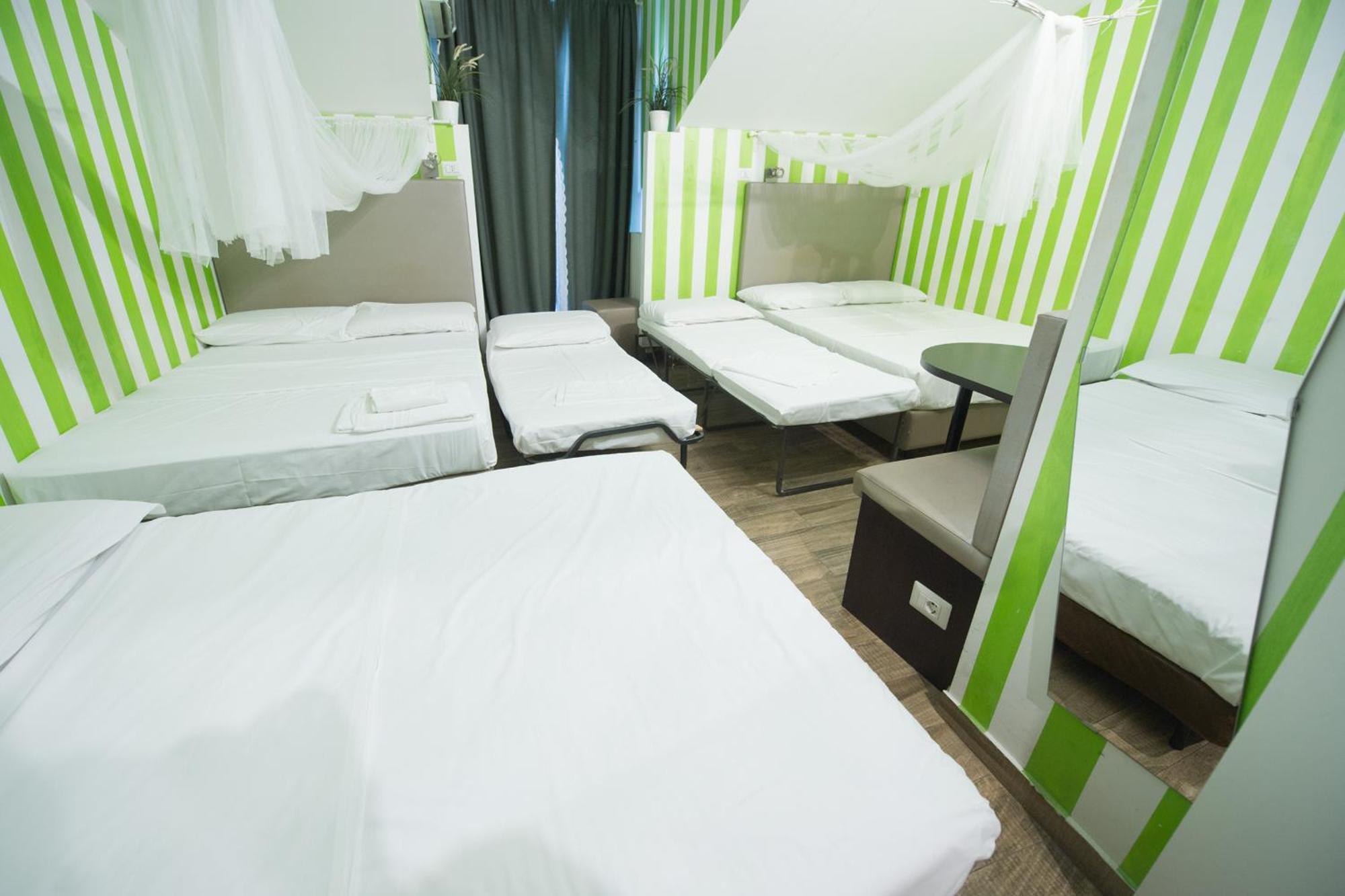 Appartement Amazing Attic Max 10 People With Parking & Wifi, Near To 3 Tram Lines And To The Metro - Well Connected To Airports And To The Train Station *
