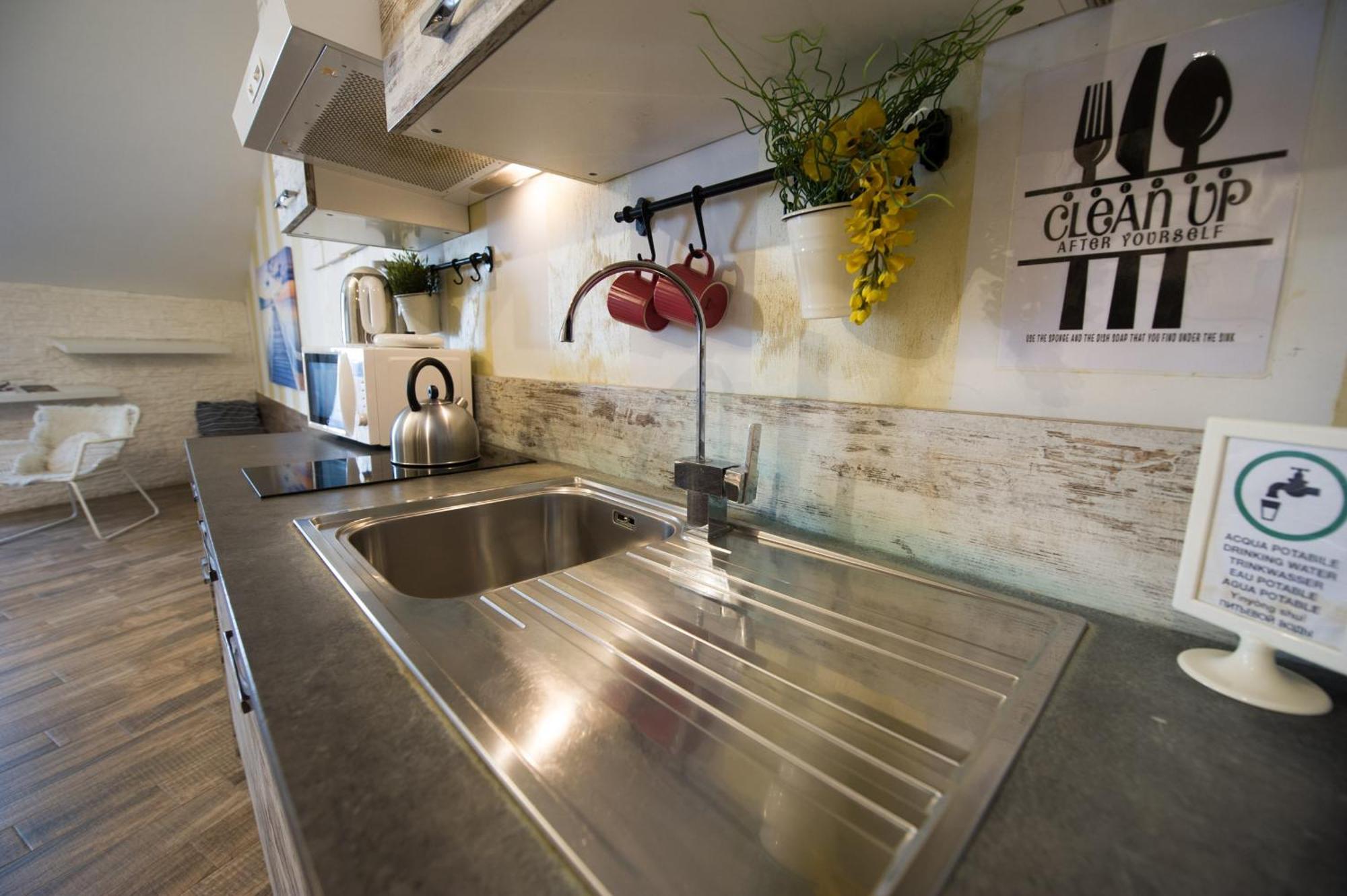Appartement Amazing Attic Max 10 People With Parking & Wifi, Near To 3 Tram Lines And To The Metro - Well Connected To Airports And To The Train Station