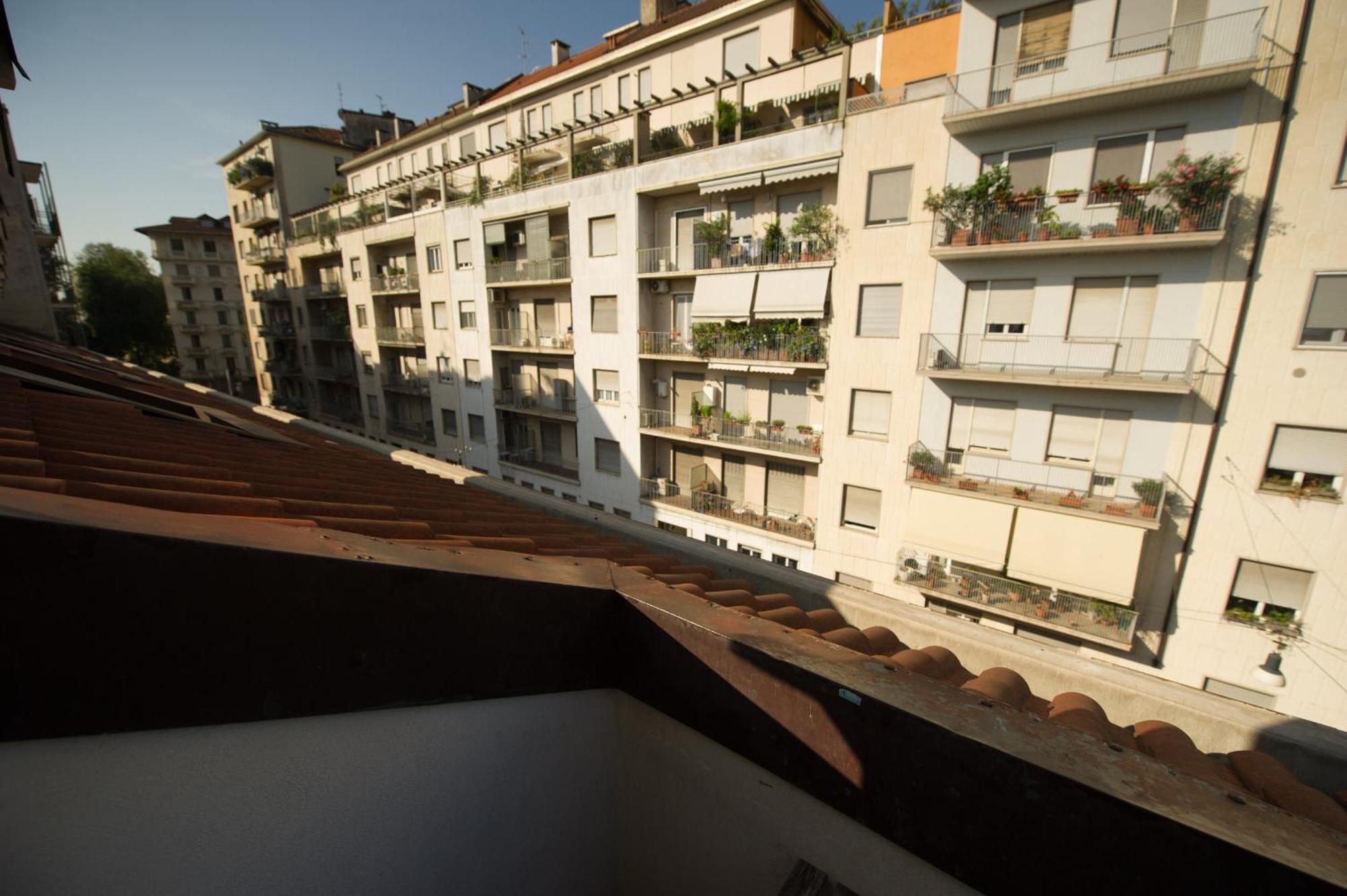 Amazing Attic Max 10 People With Parking & Wifi, Near To 3 Tram Lines And To The Metro - Well Connected To Airports And To The Train Station Milaan