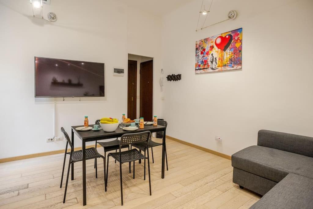 I Simple & Smart I Prime Location, Metro Nearby Apartment *