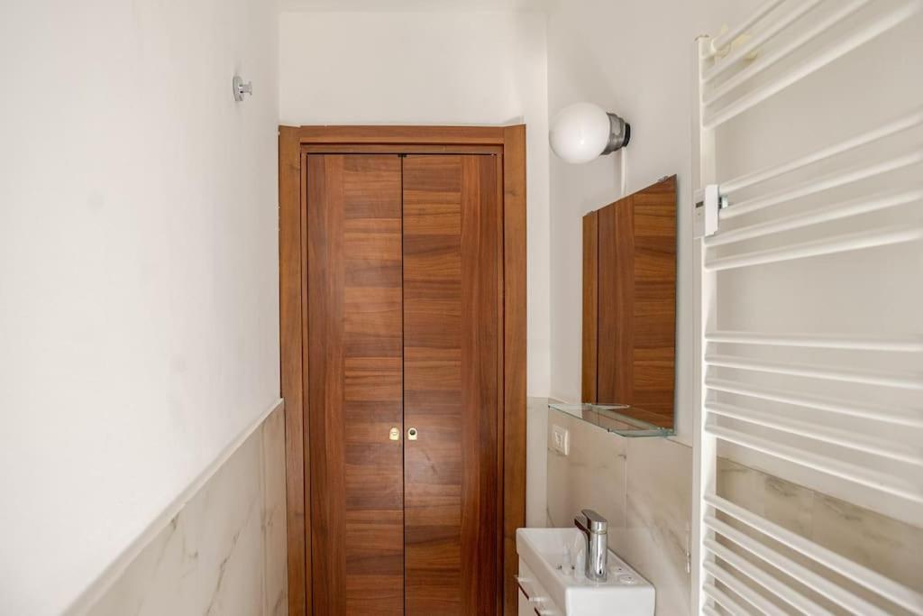 I Simple & Smart I Prime Location, Metro Nearby Apartment Mailand