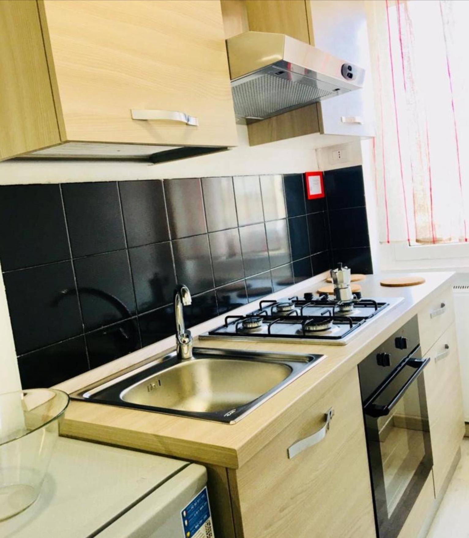 Very Nice Flats With Balcony And Close To The Metro Appartamento