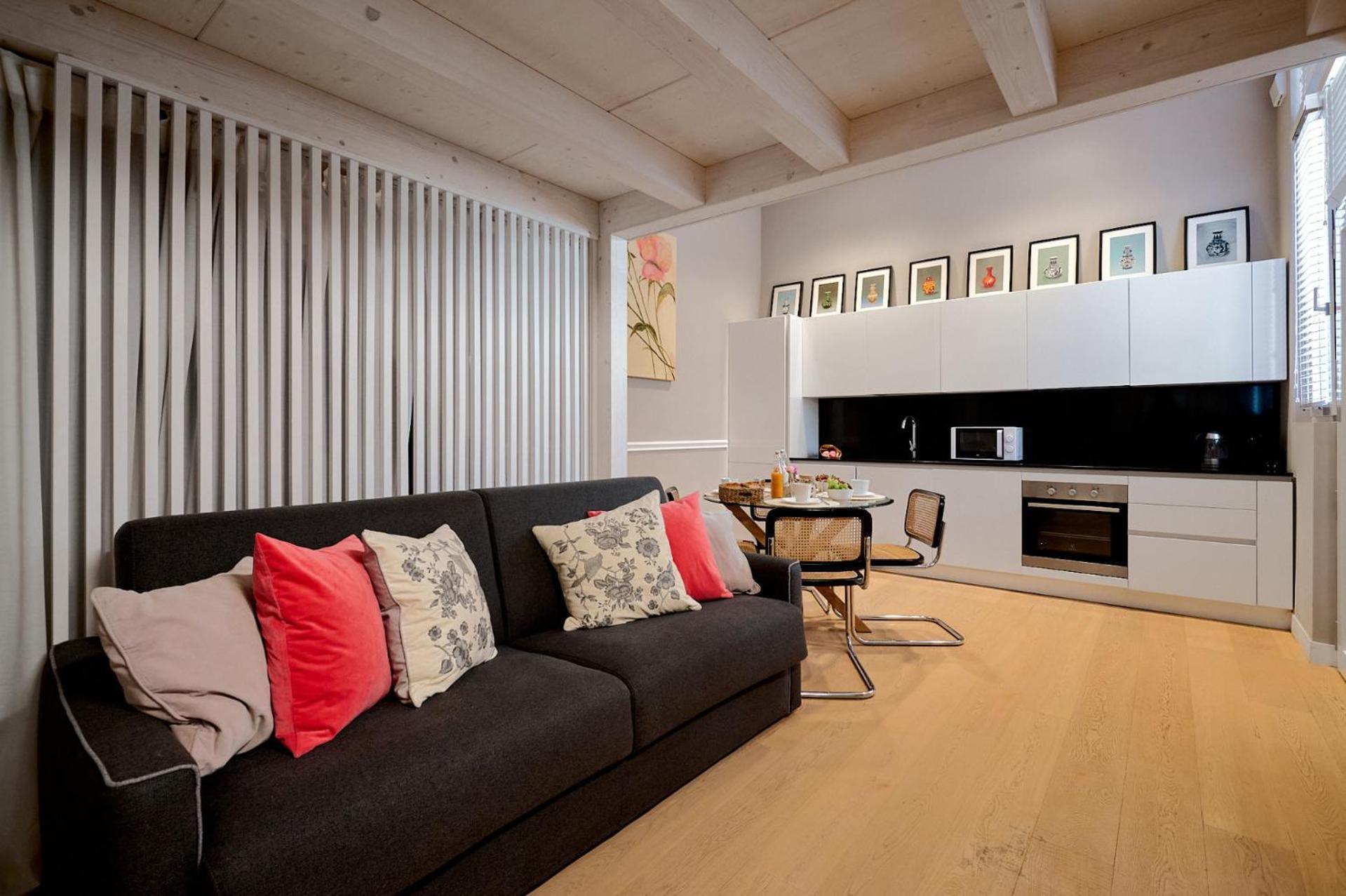 Style Loft In Great Location