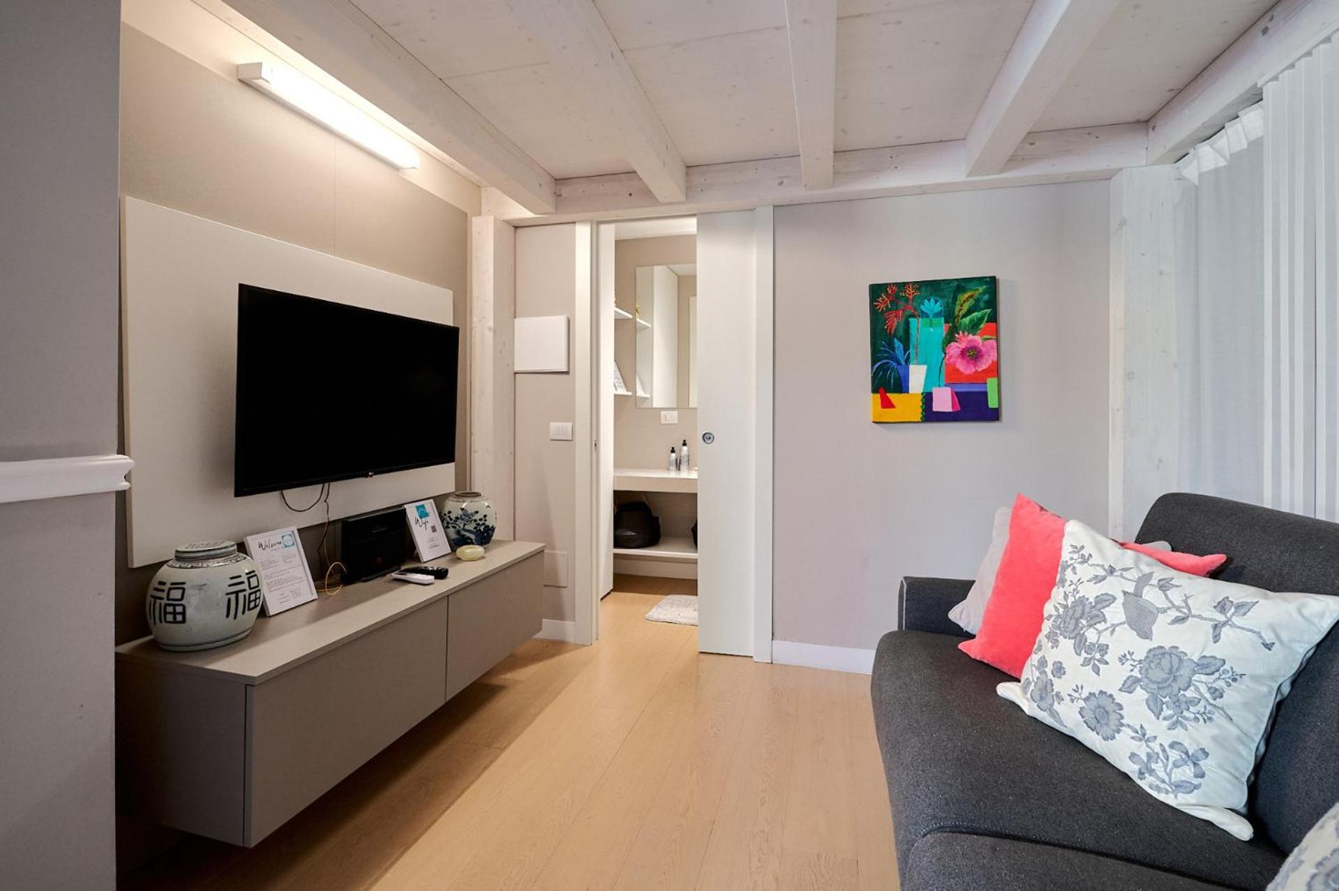 Style Loft In Great Location Apartment