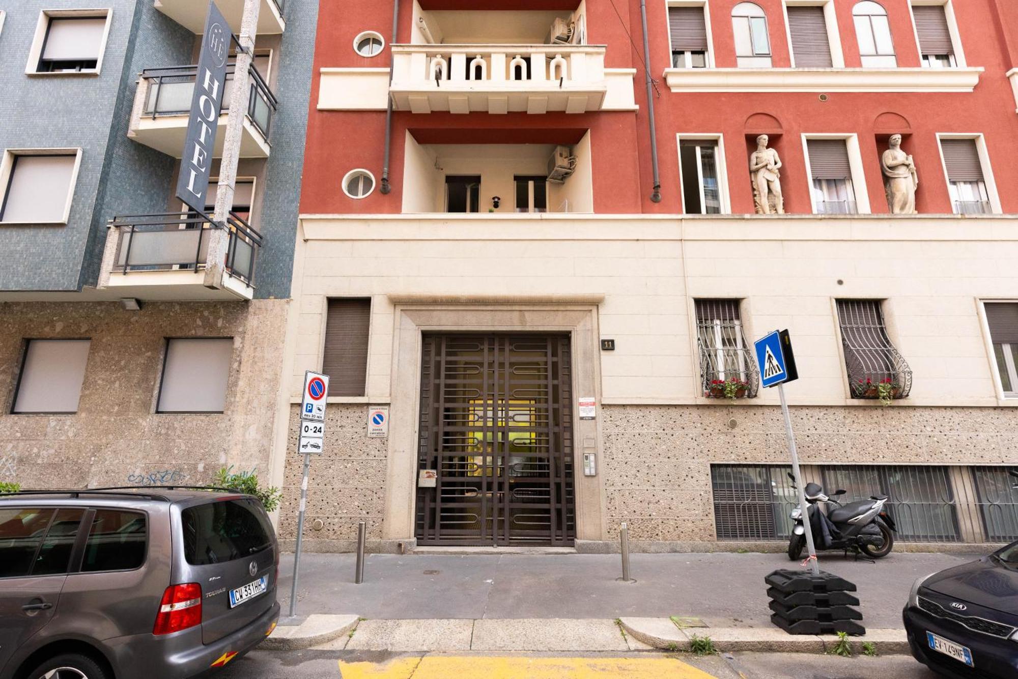 Lejlighed I Prime Location I Metro At Your Door, Duomo In 15 Min! Milano
