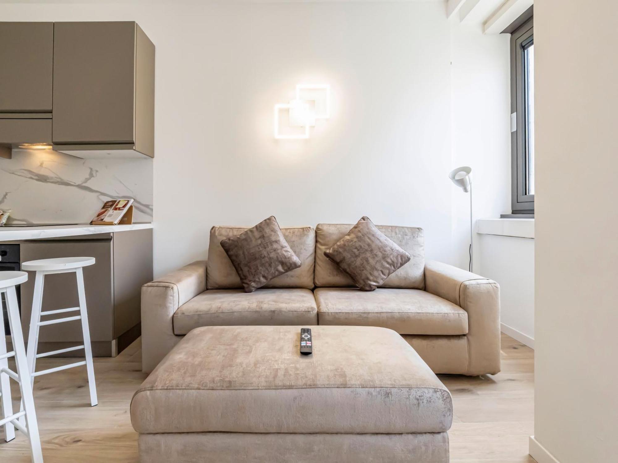 Apartment Charming 230m From Isola M5 *