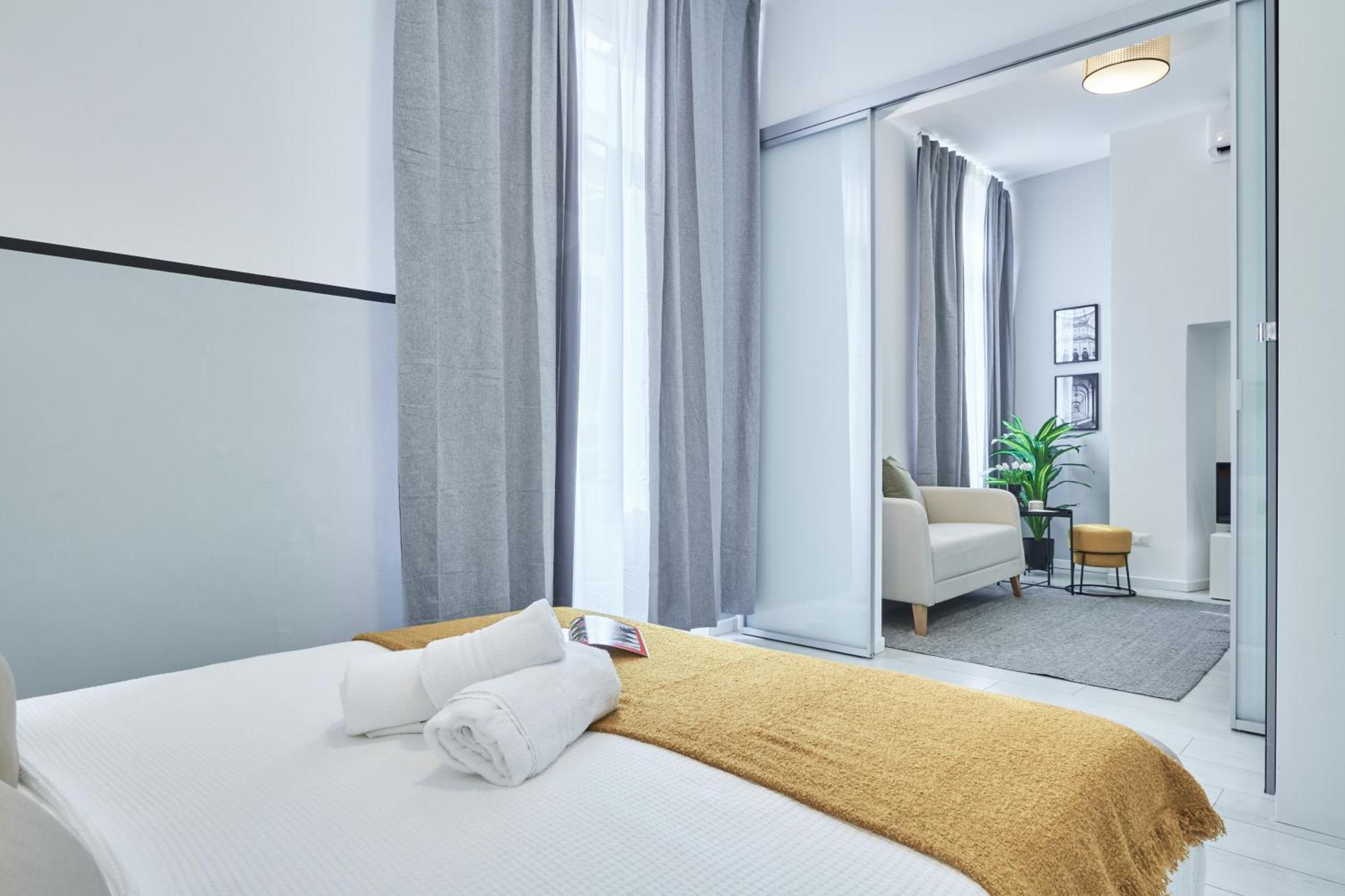 Elegante Minimal Dai Tocchi Botanici Apartment Milan