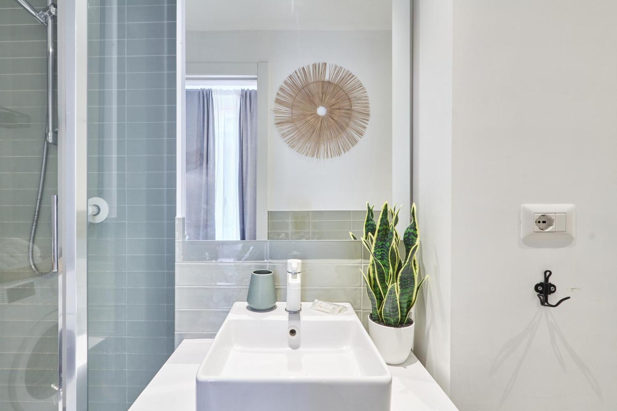Elegante Minimal Dai Tocchi Botanici Apartment