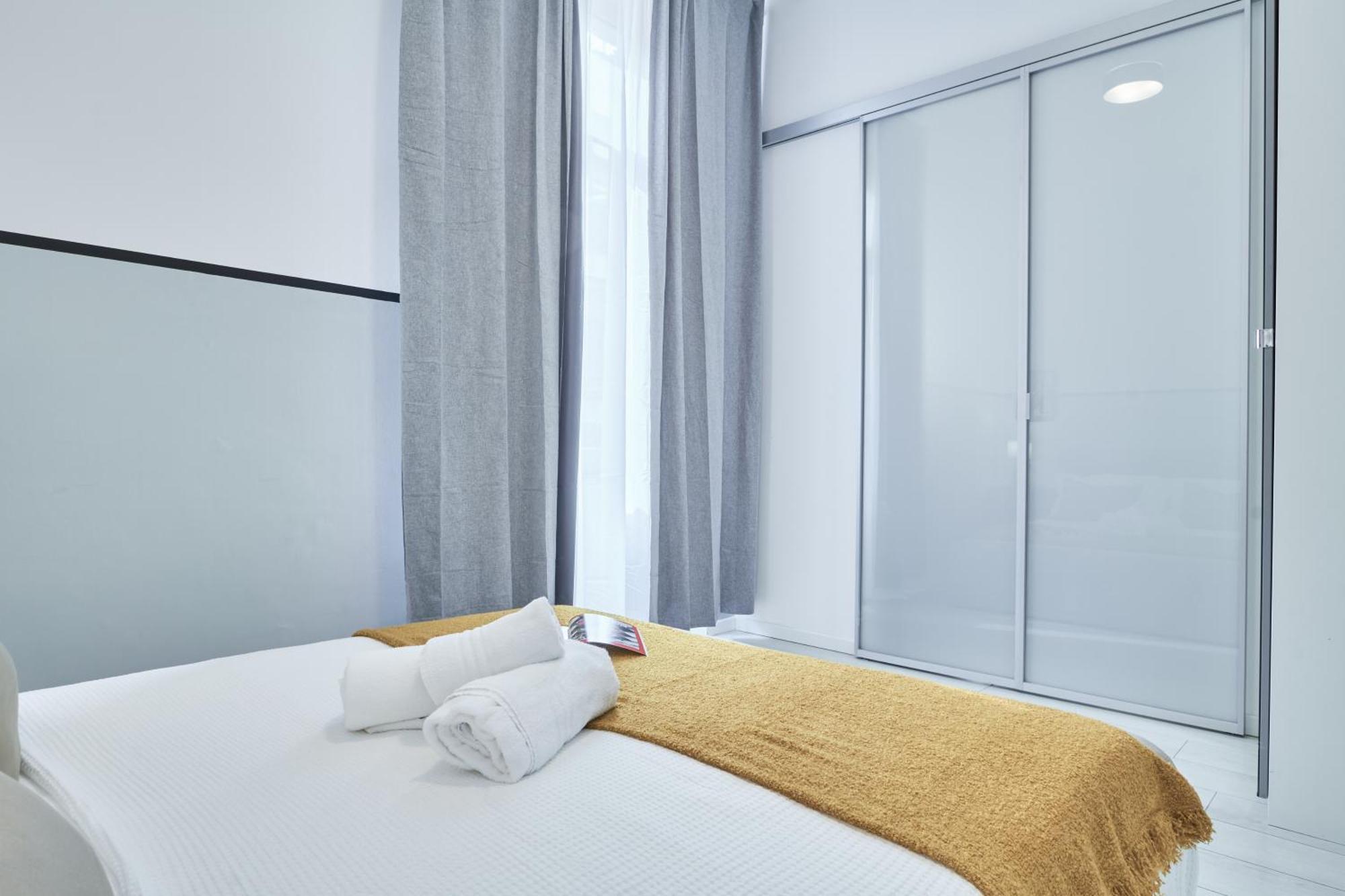 Elegante Minimal Dai Tocchi Botanici Apartment Milan