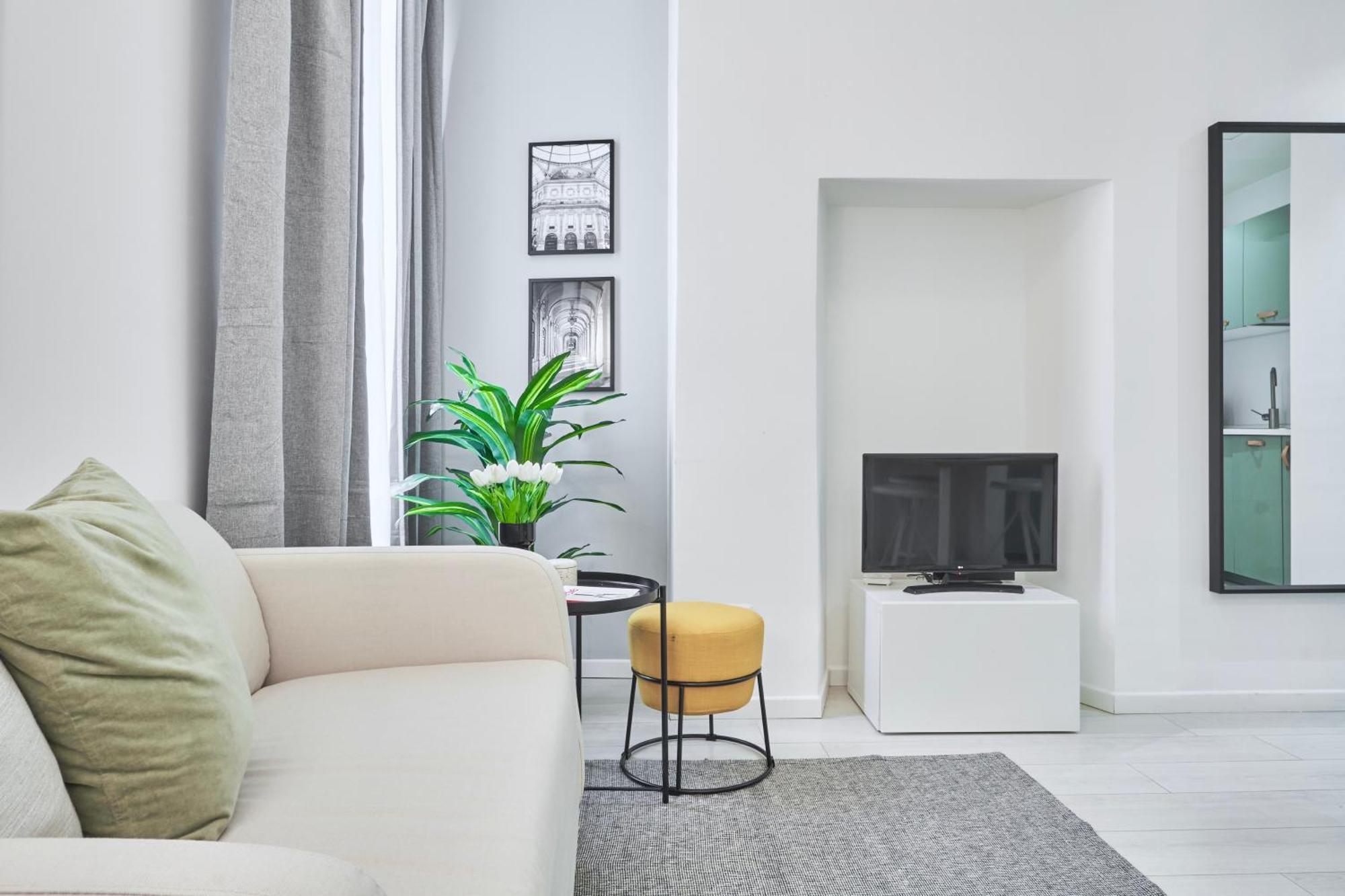 Elegante Minimal Dai Tocchi Botanici Apartment