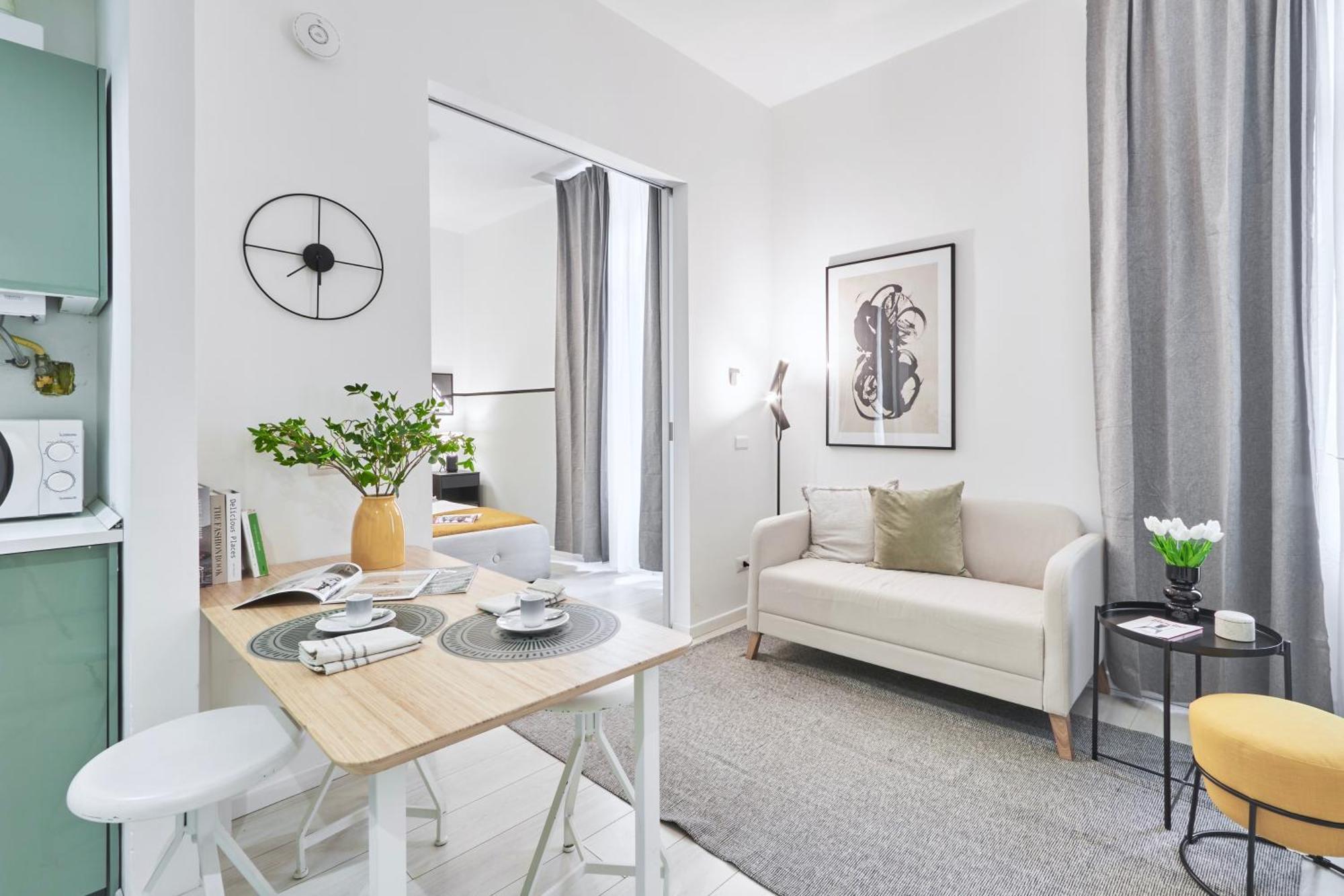 Elegante Minimal Dai Tocchi Botanici Milan