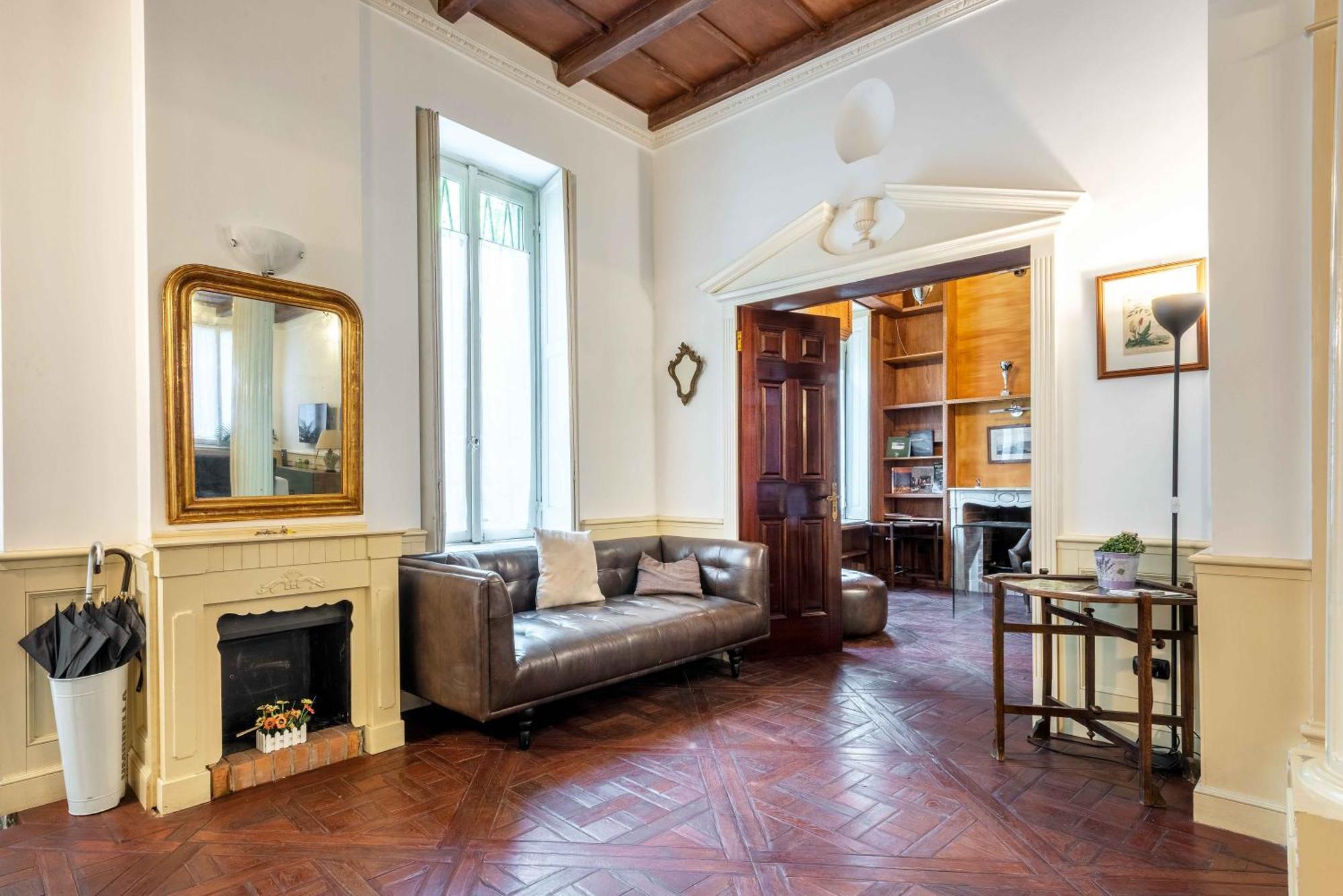 Exclusive 4 Bedrooms Near Duomo Appartement *