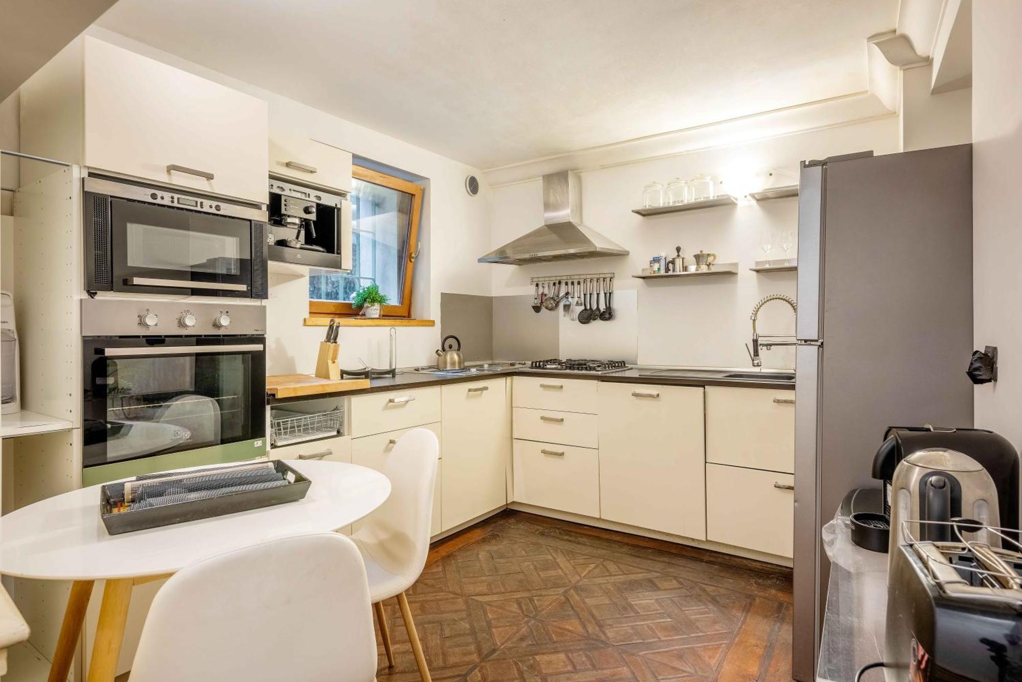 Exclusive 4 Bedrooms Near Duomo Milaan