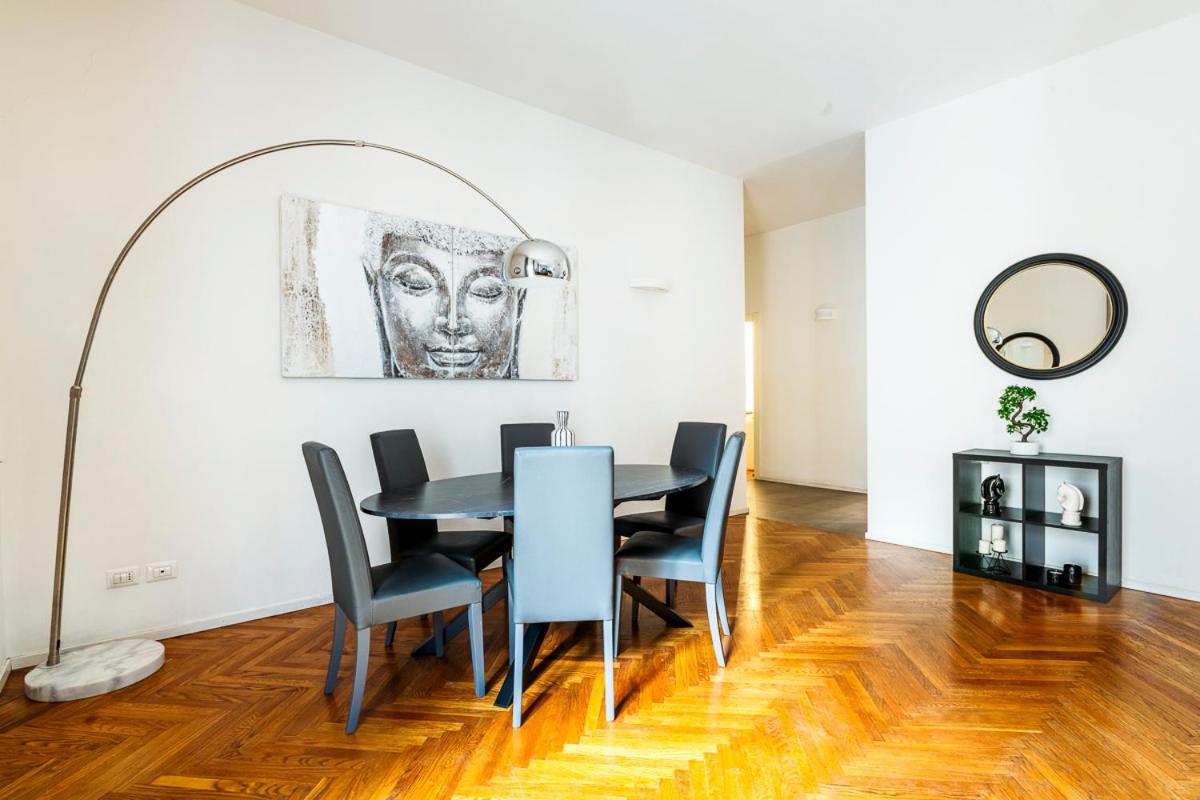 Exclusive 3 Bedrooms Near Duomo * Milaan