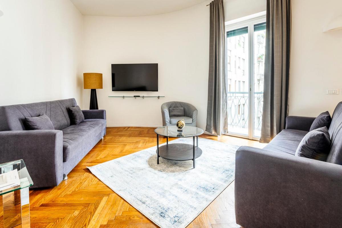 Exclusive 3 Bedrooms Near Duomo * Milaan