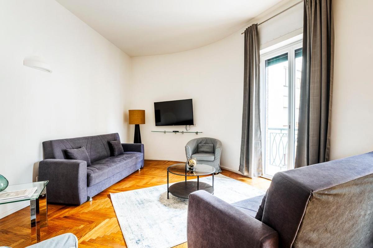 Exclusive 3 Bedrooms Near Duomo * Milaan