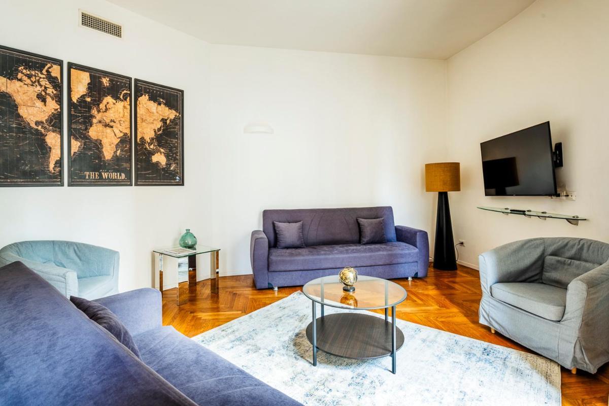 Exclusive 3 Bedrooms Near Duomo Appartement Milaan