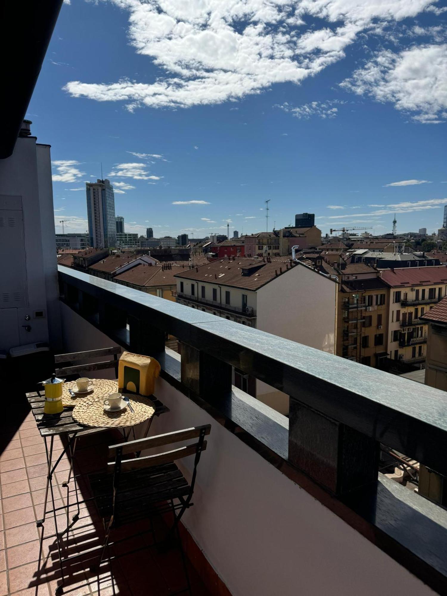 Isola- Attico Con Balcone Milano