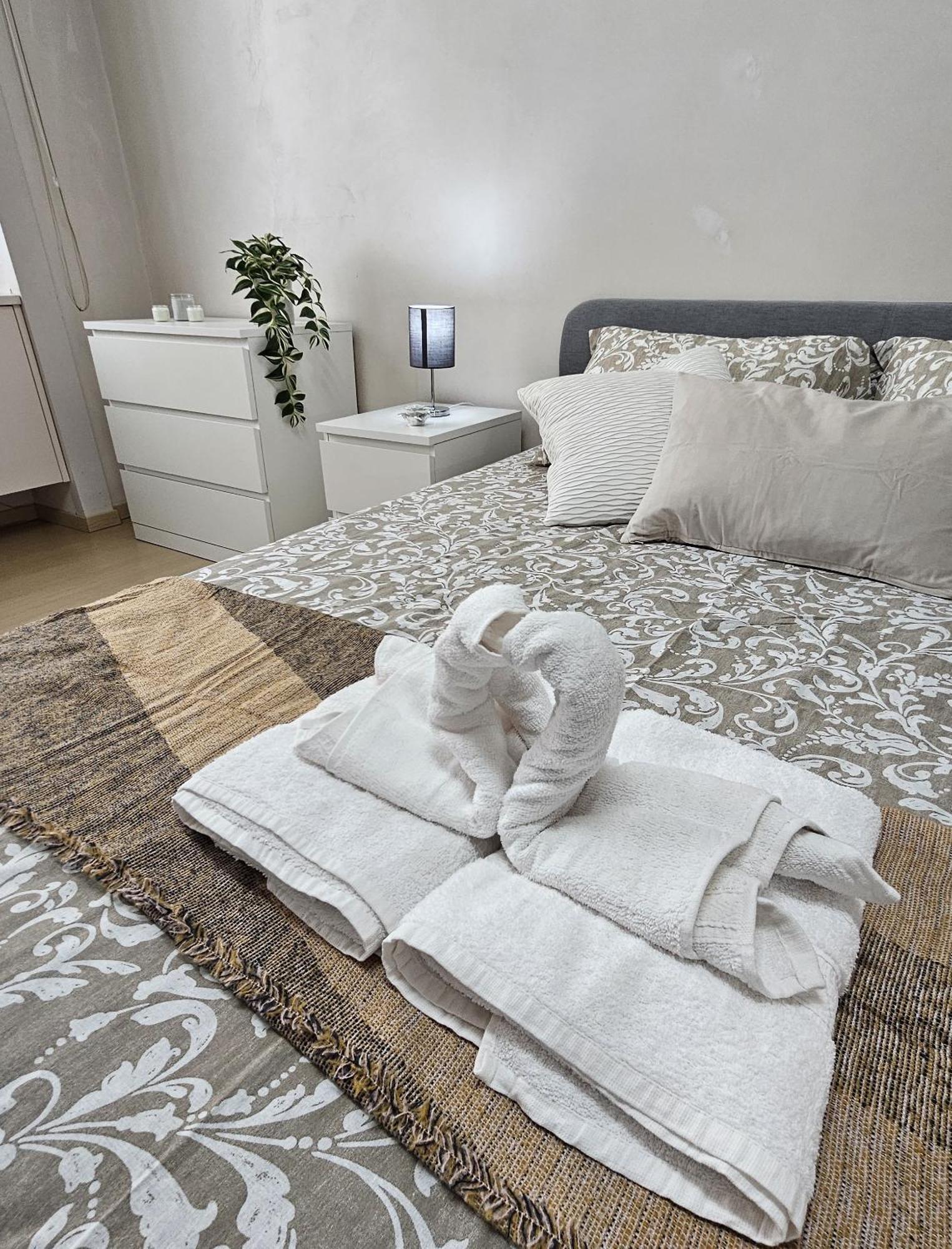 Apartment Family Comfort, Duomo 15min Walk Away, With Parking In Front Milan