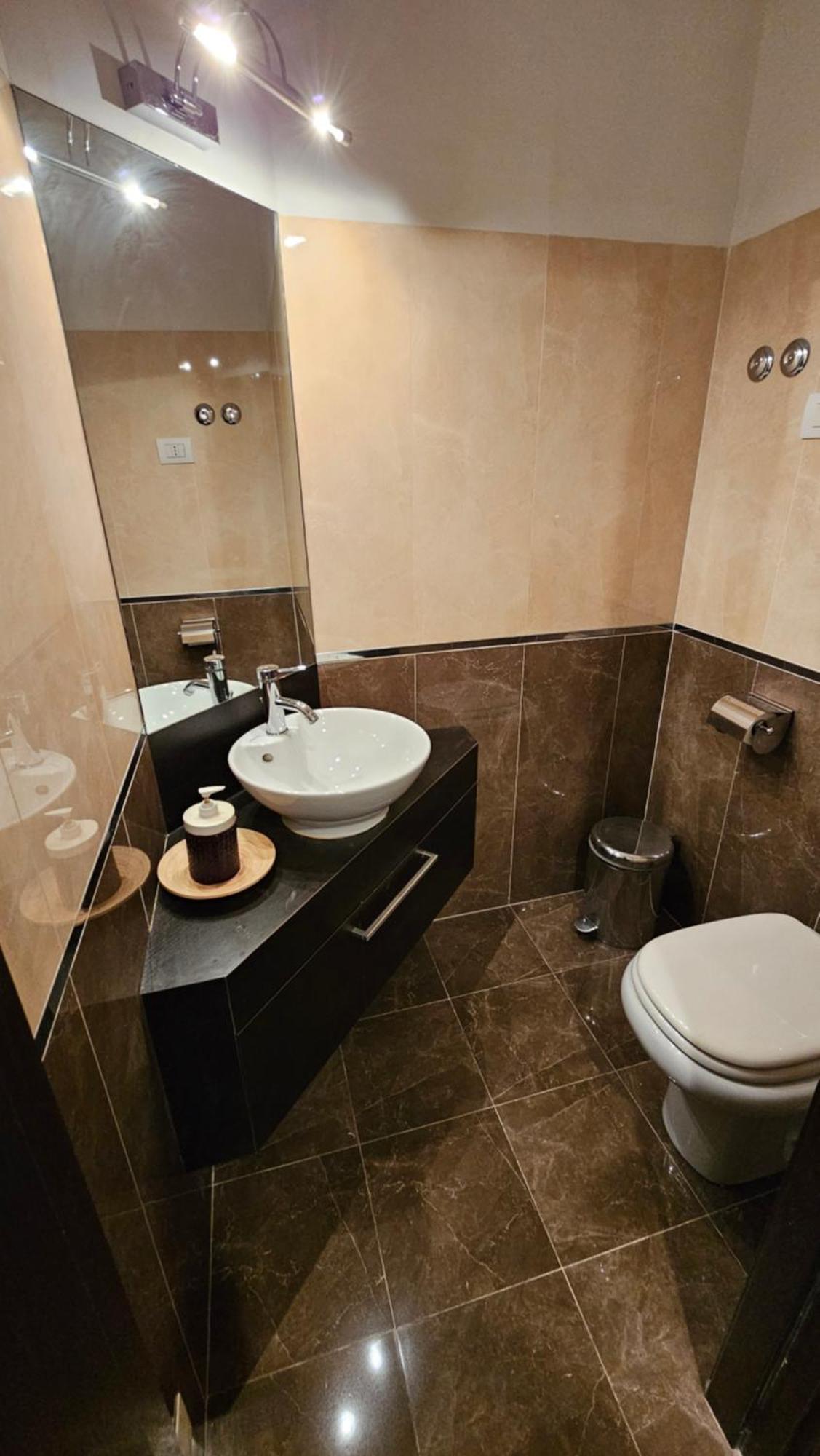 Family Comfort, Duomo 15min Walk Away, With Parking In Front * Milan