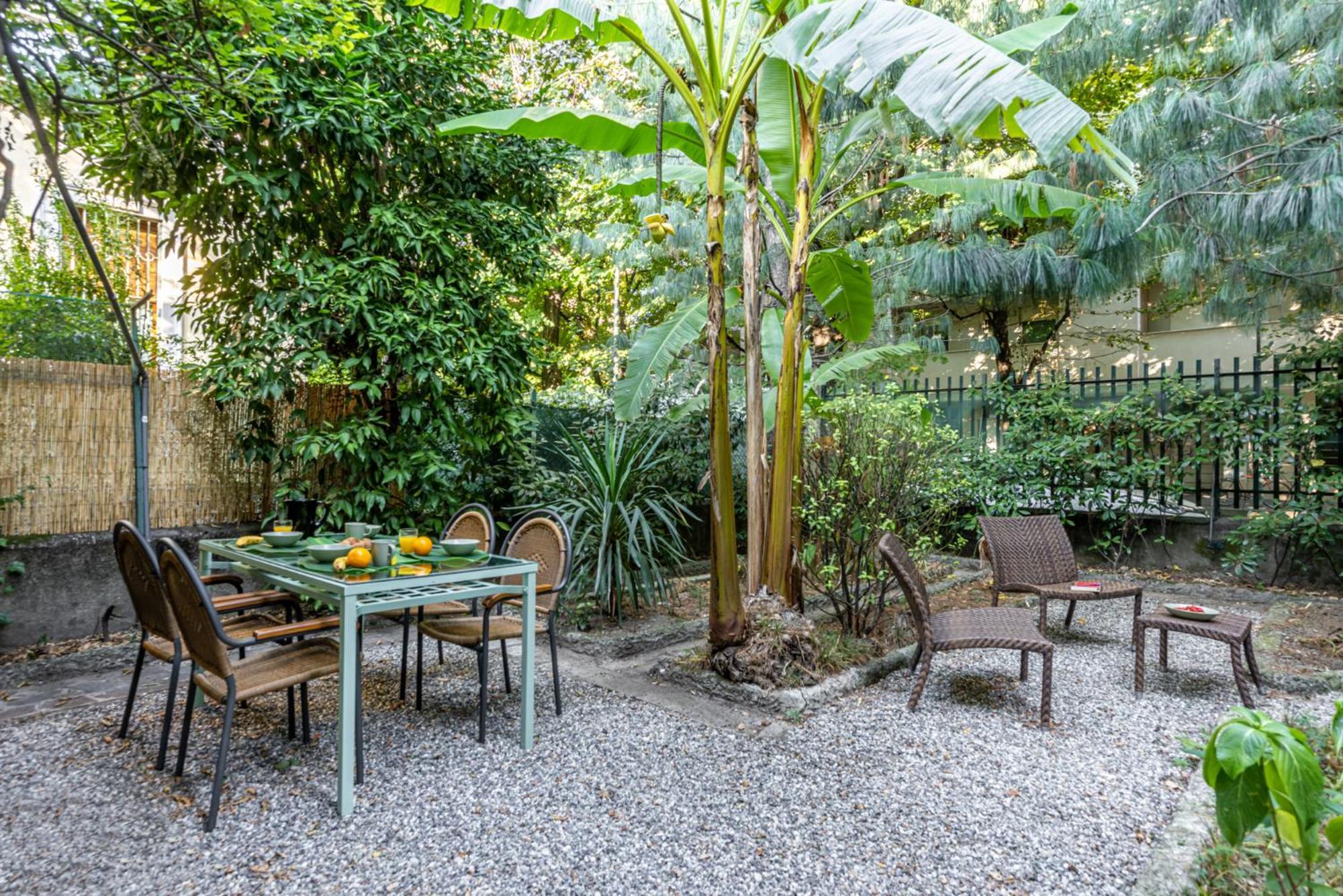 Bilocale Chic In Tropical A Due Passi Da Stazione Apartment