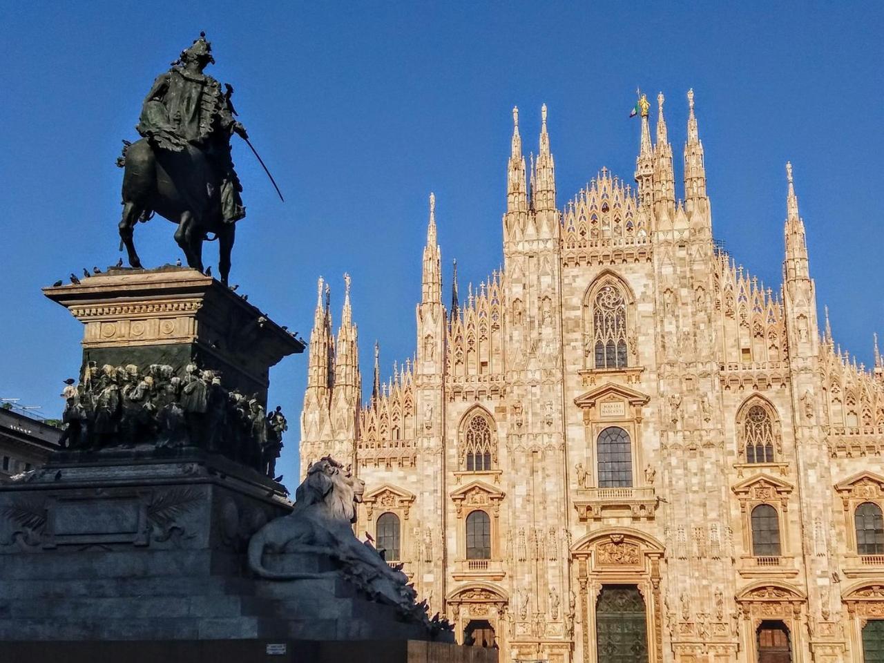 Large 3 Minutes Walk From The Duomo Cathedral Appartamento Milano