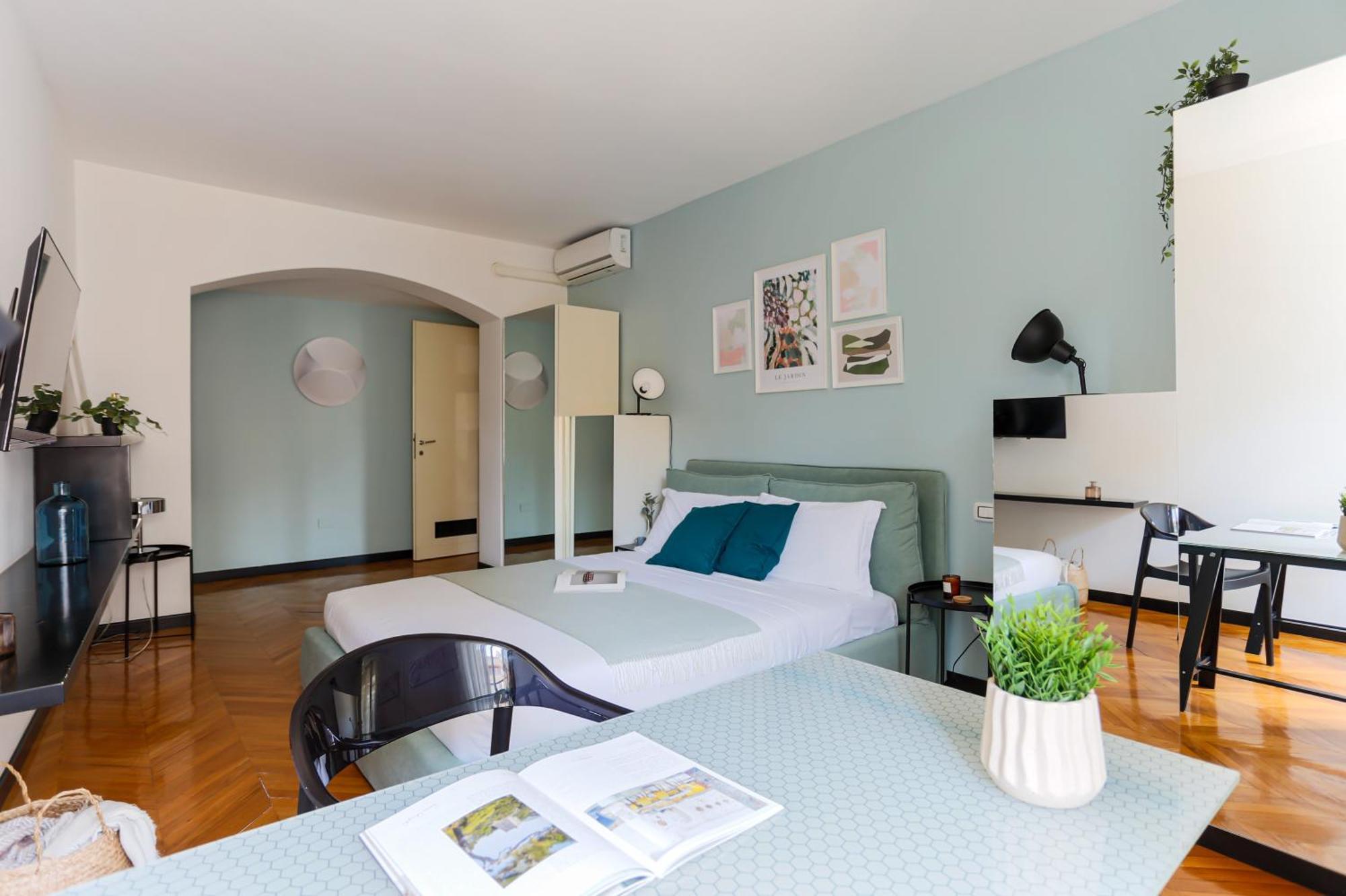 The Rent - Colorful In Station Apartment Mailand