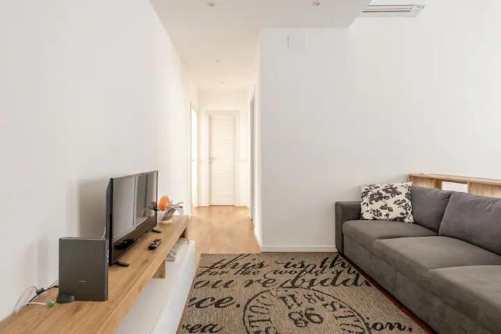 Like At - Close To Metro, Stadio San Siro, Duomo, Con Parcheggio Privato Appartement