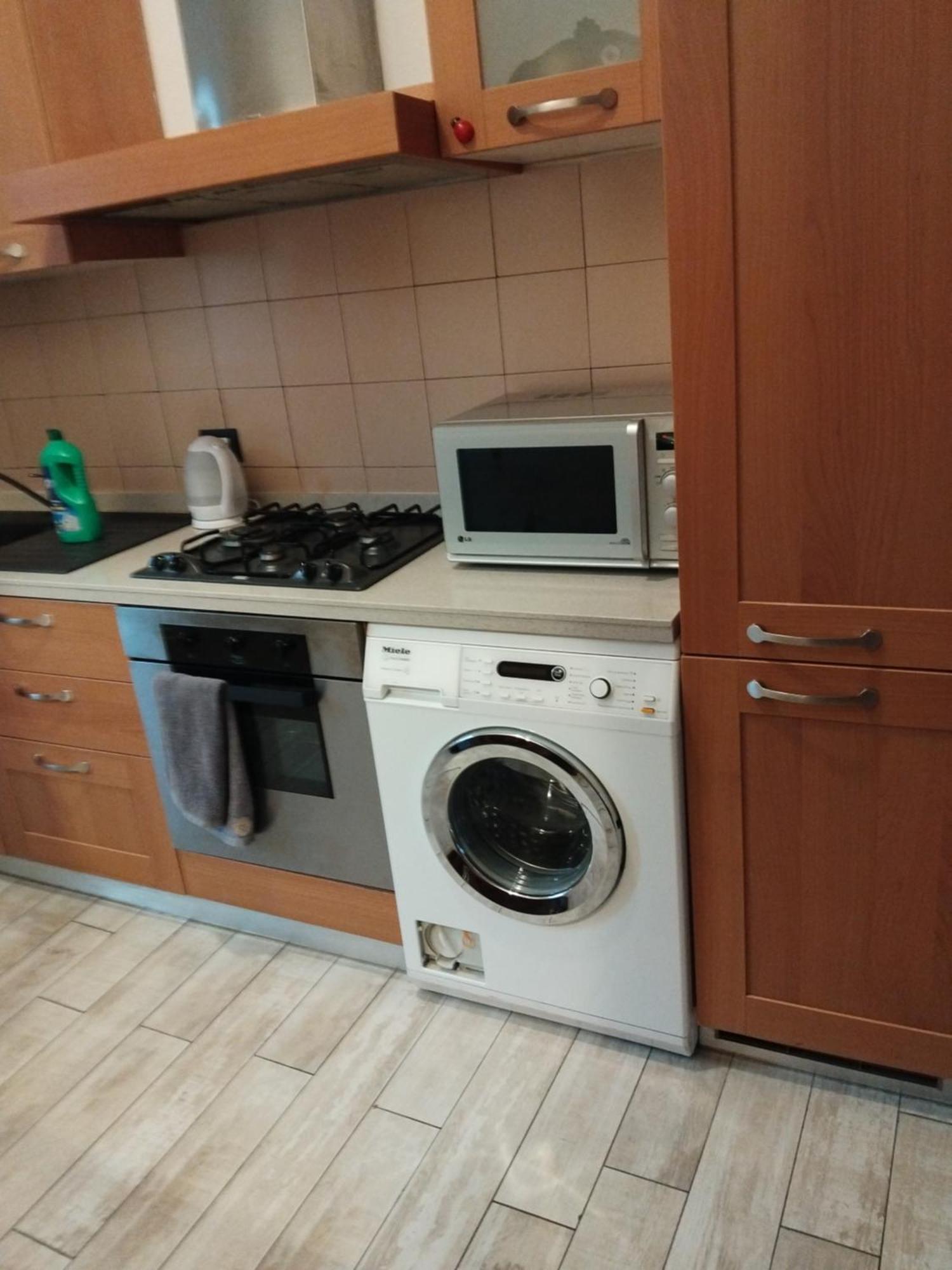 3 Station Free Parking Apartment *