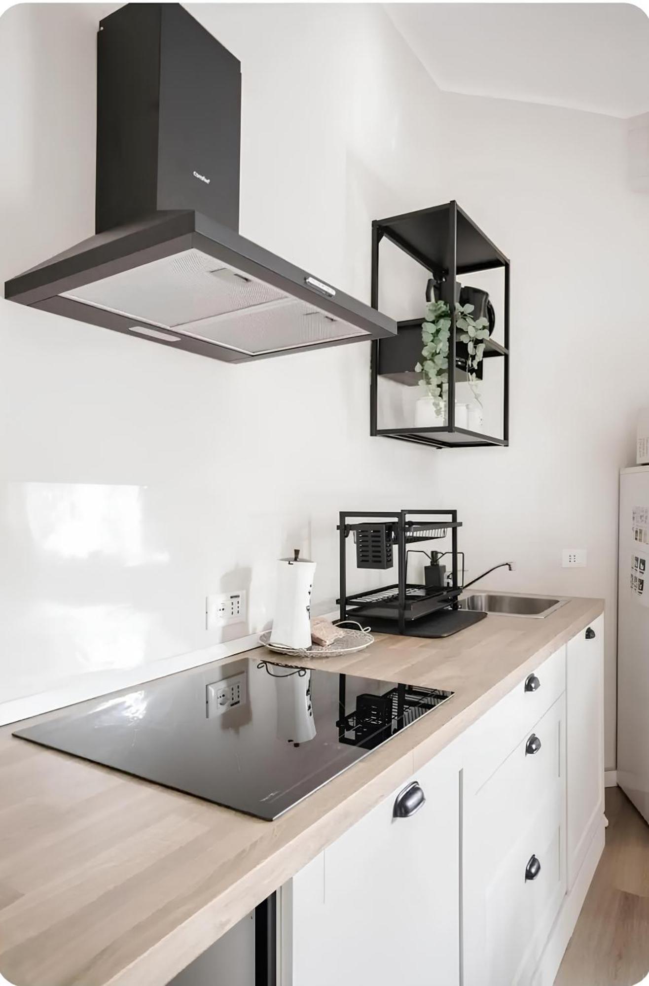 2 Bedroom Gem Near Fast Wi Fi Kademy House Milaan