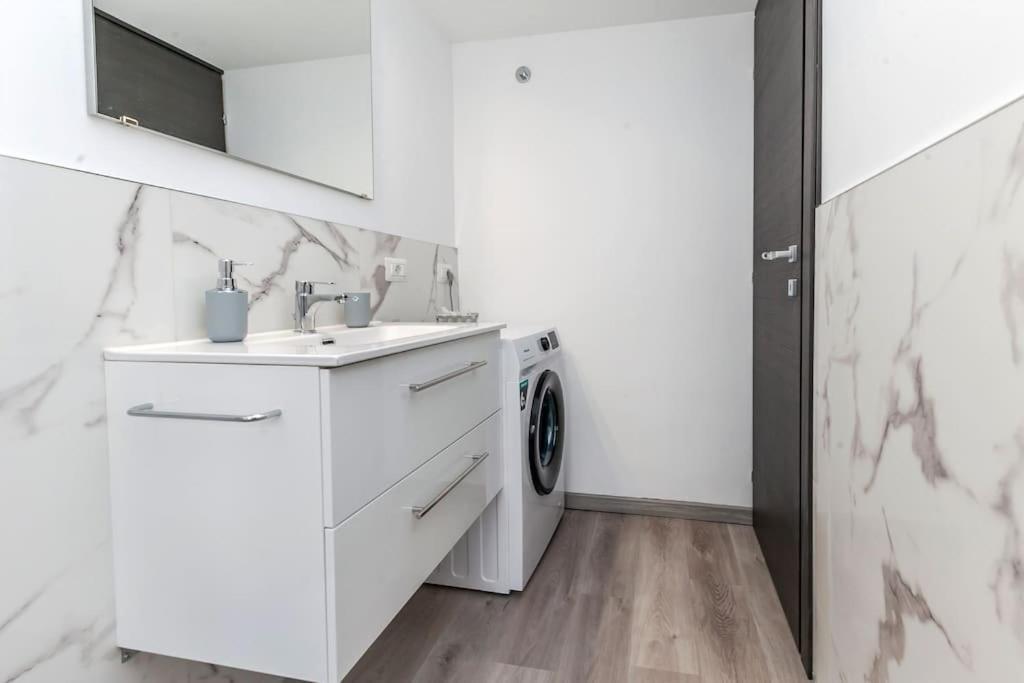 Bicocca Metro House Apartment *