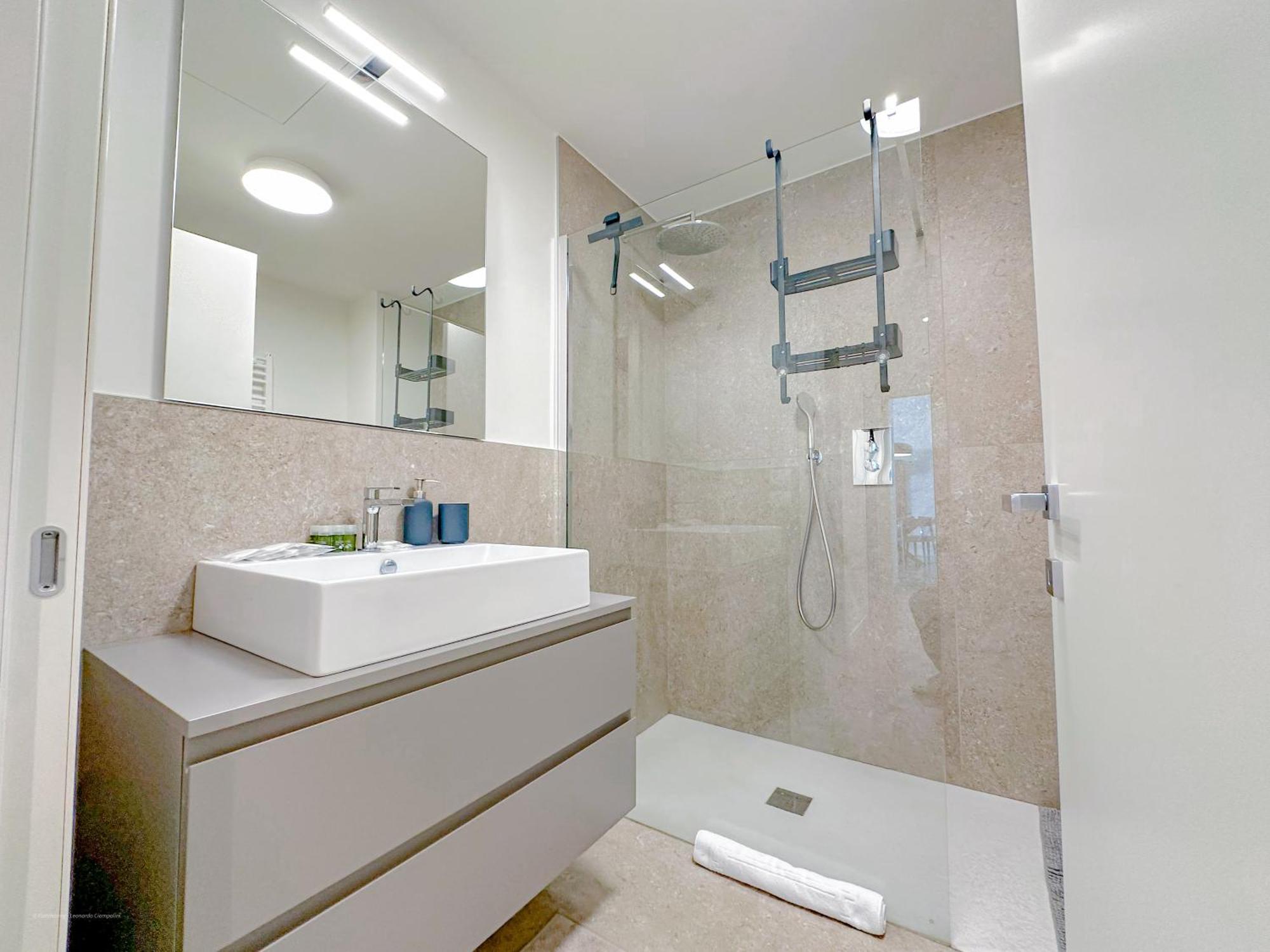 Menotti 11 - 15 Min Dal Duomo Apartment *