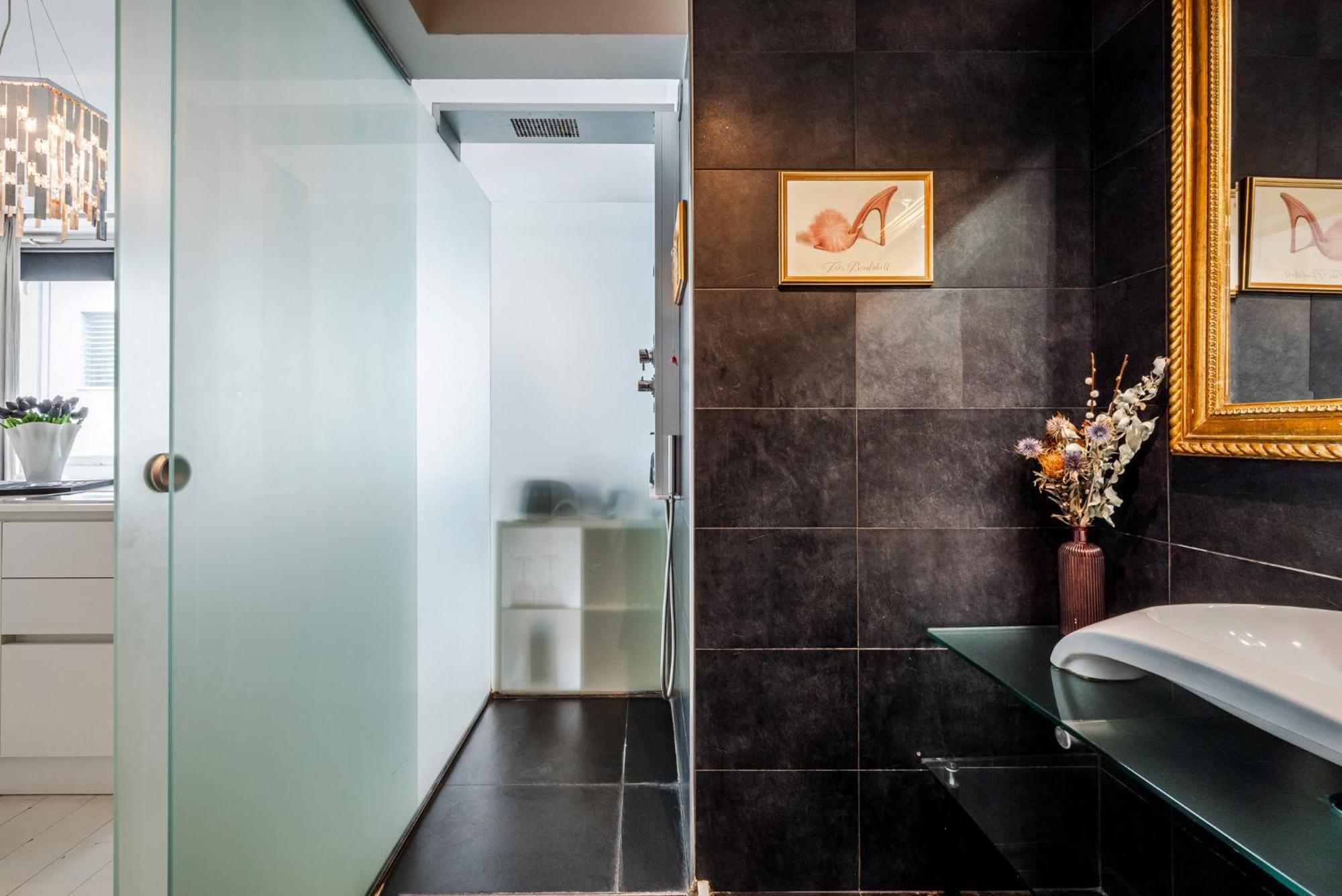 The Boutique - Iconic In Galleria Duomo With Private Parking * Milan