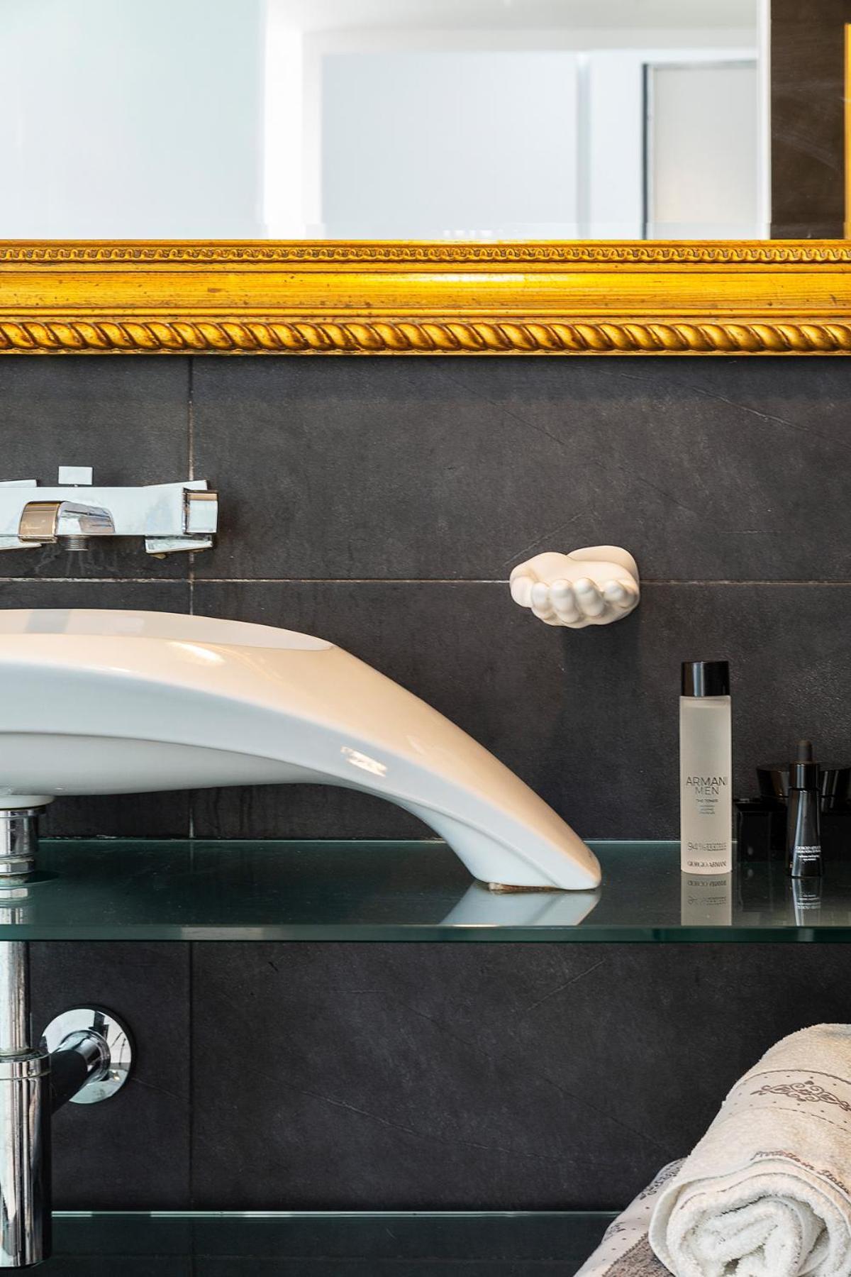 The Boutique - Iconic In Galleria Duomo With Private Parking Apartment *