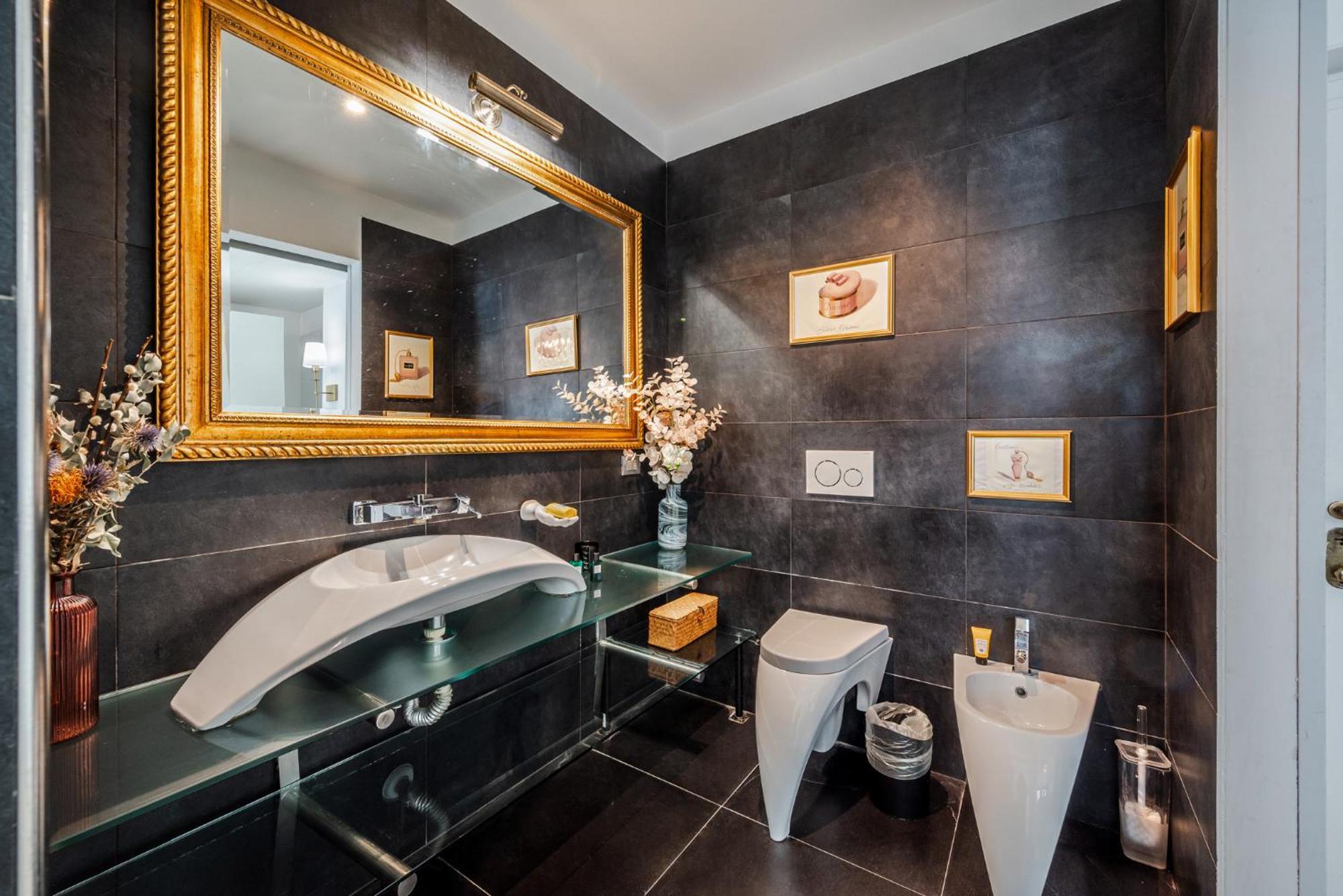 Apartment The Boutique - Iconic In Galleria Duomo With Private Parking Milan