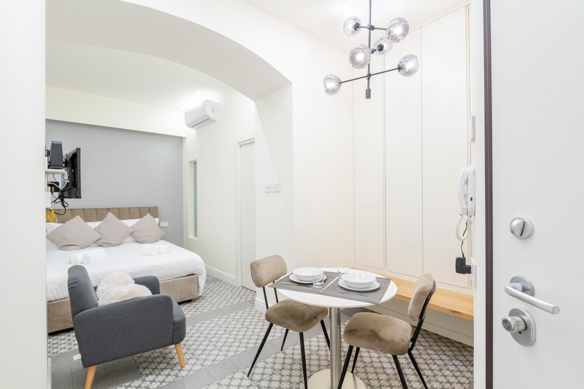 Centro Storico Vetra M4-studio 10min Walk Duomo Apartment