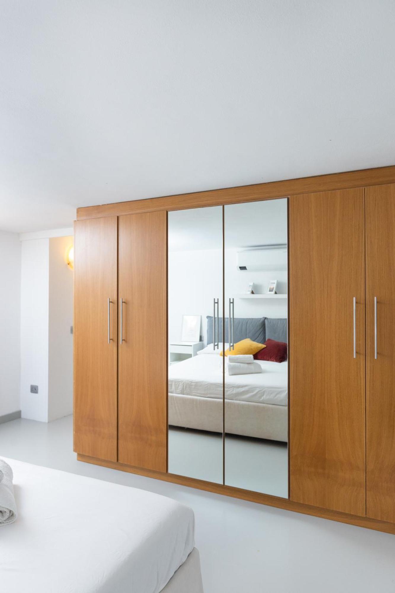 White And Brown Exclusive Loft With Terrace - Free Parking - M2 Station Apartment