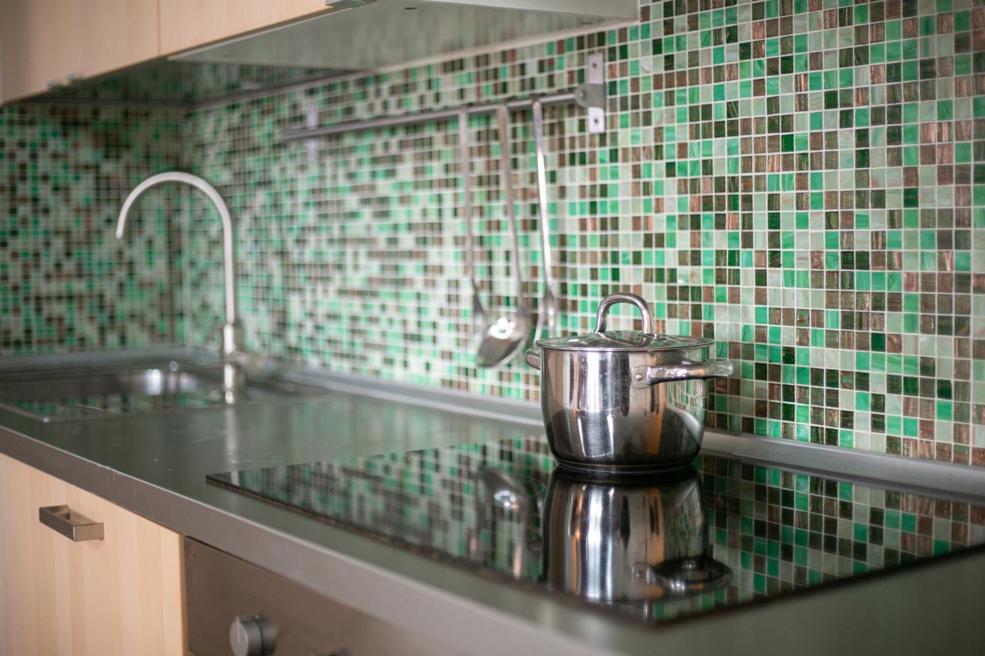 Apartment White And Brown Exclusive Loft With Terrace - Free Parking - M2 Station *